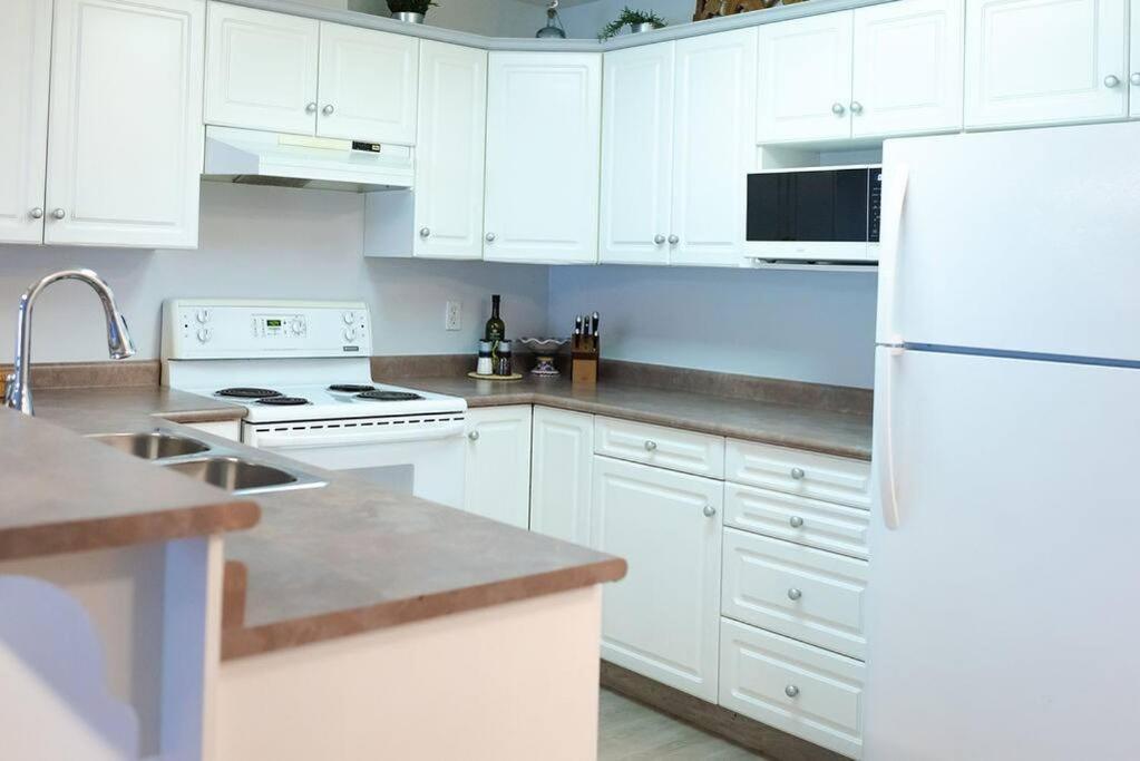 Val's Place - licensed vacay rental with boat slip