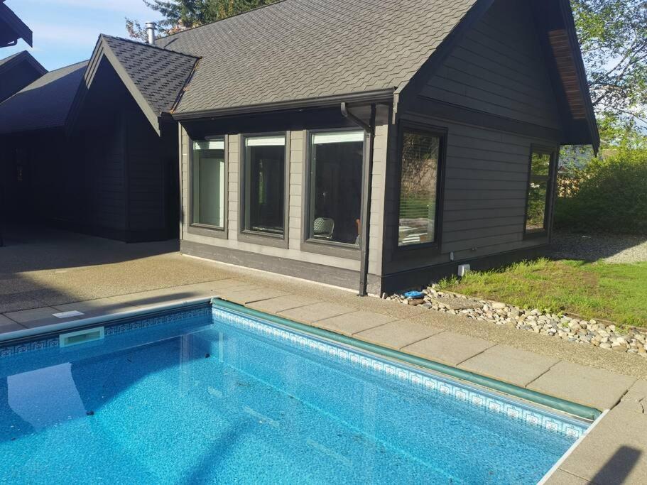 pool villa