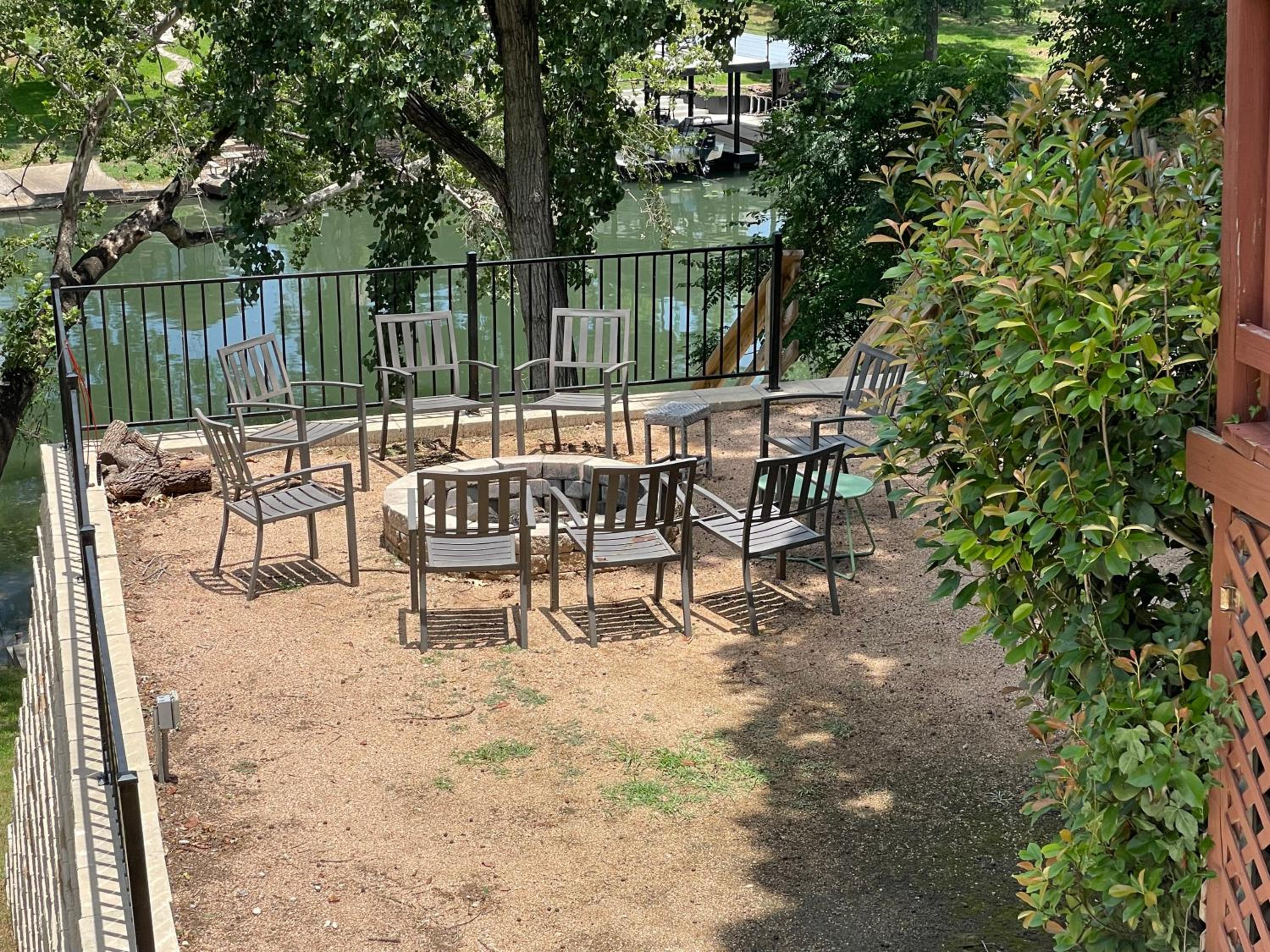LD 1683 Texas River Haus