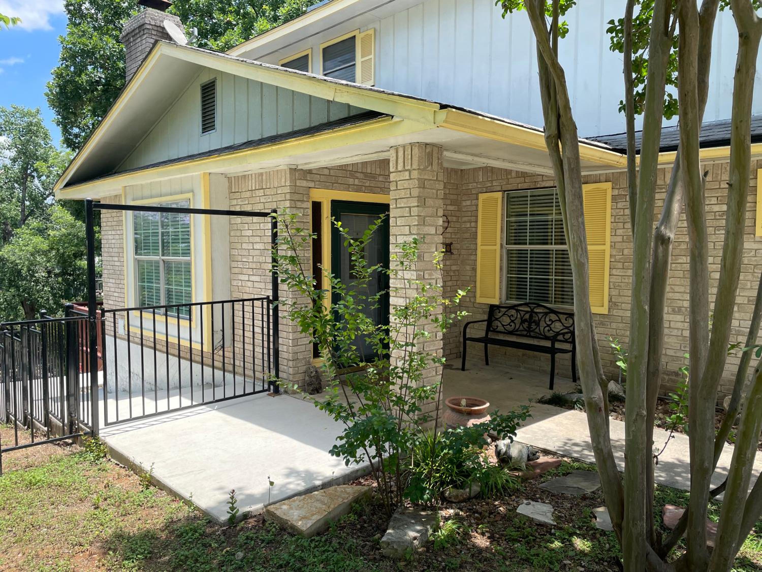 LD 1683 Texas River Haus
