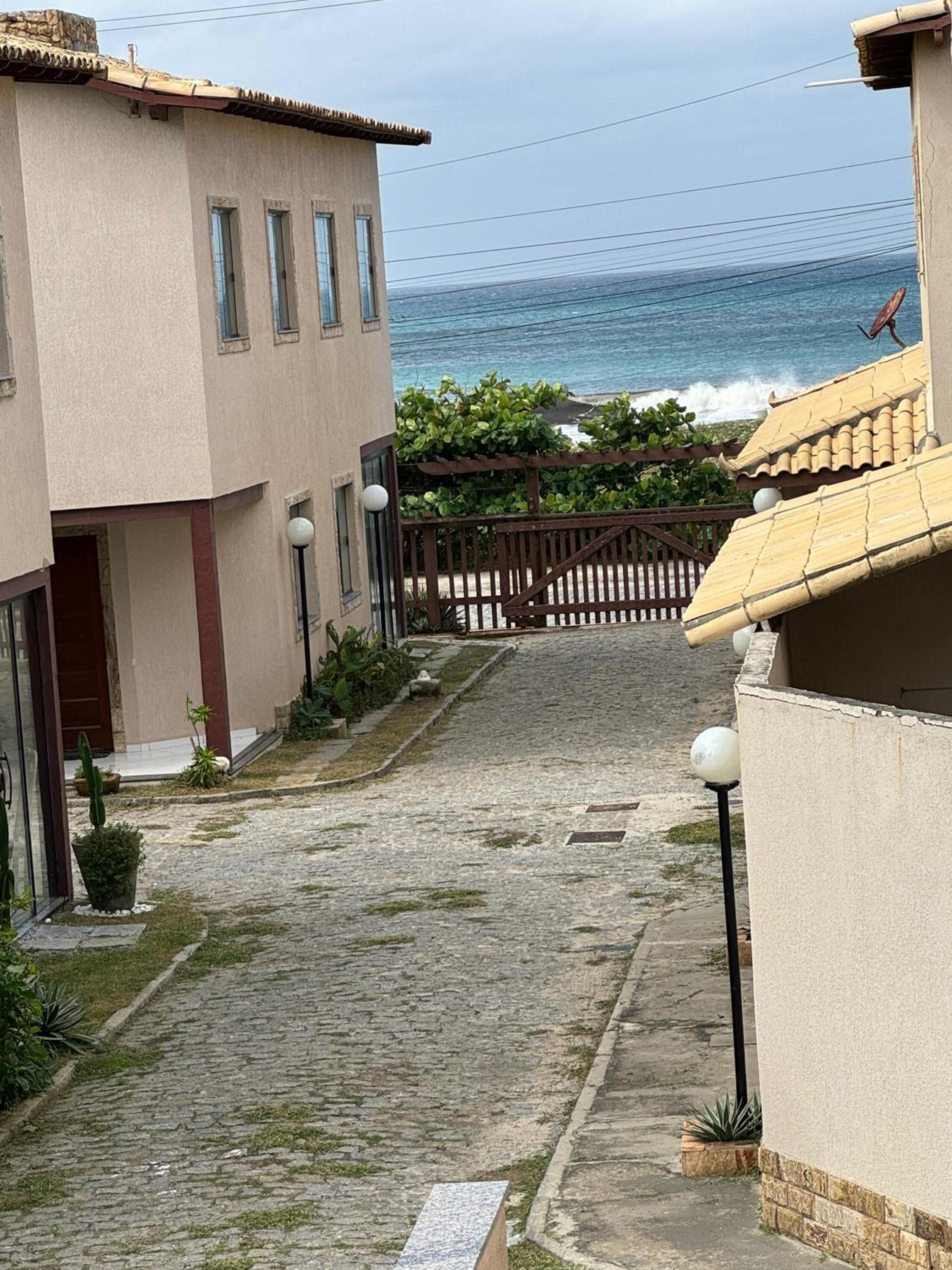 Casa charmosa na Praia do Foguete, 3 quartos, pé na areia