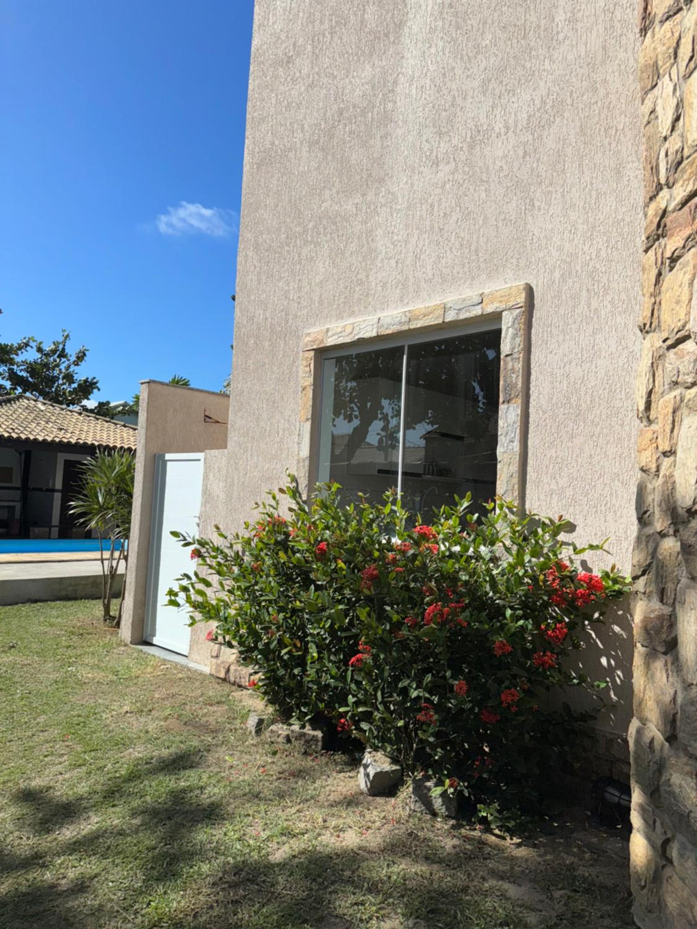 Casa charmosa na Praia do Foguete, 3 quartos, pé na areia