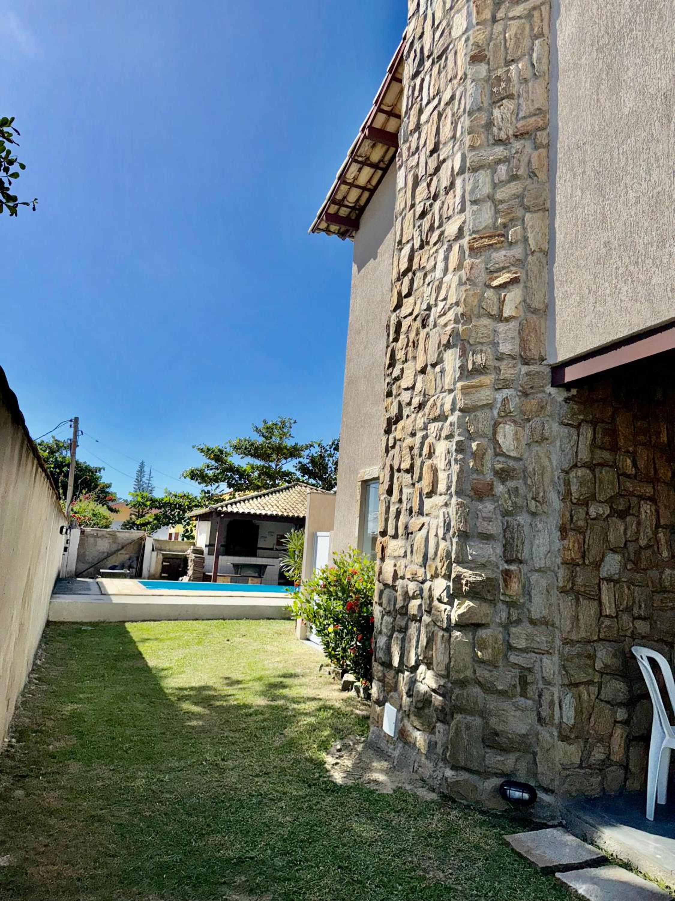 Casa charmosa na Praia do Foguete, 3 quartos, pé na areia