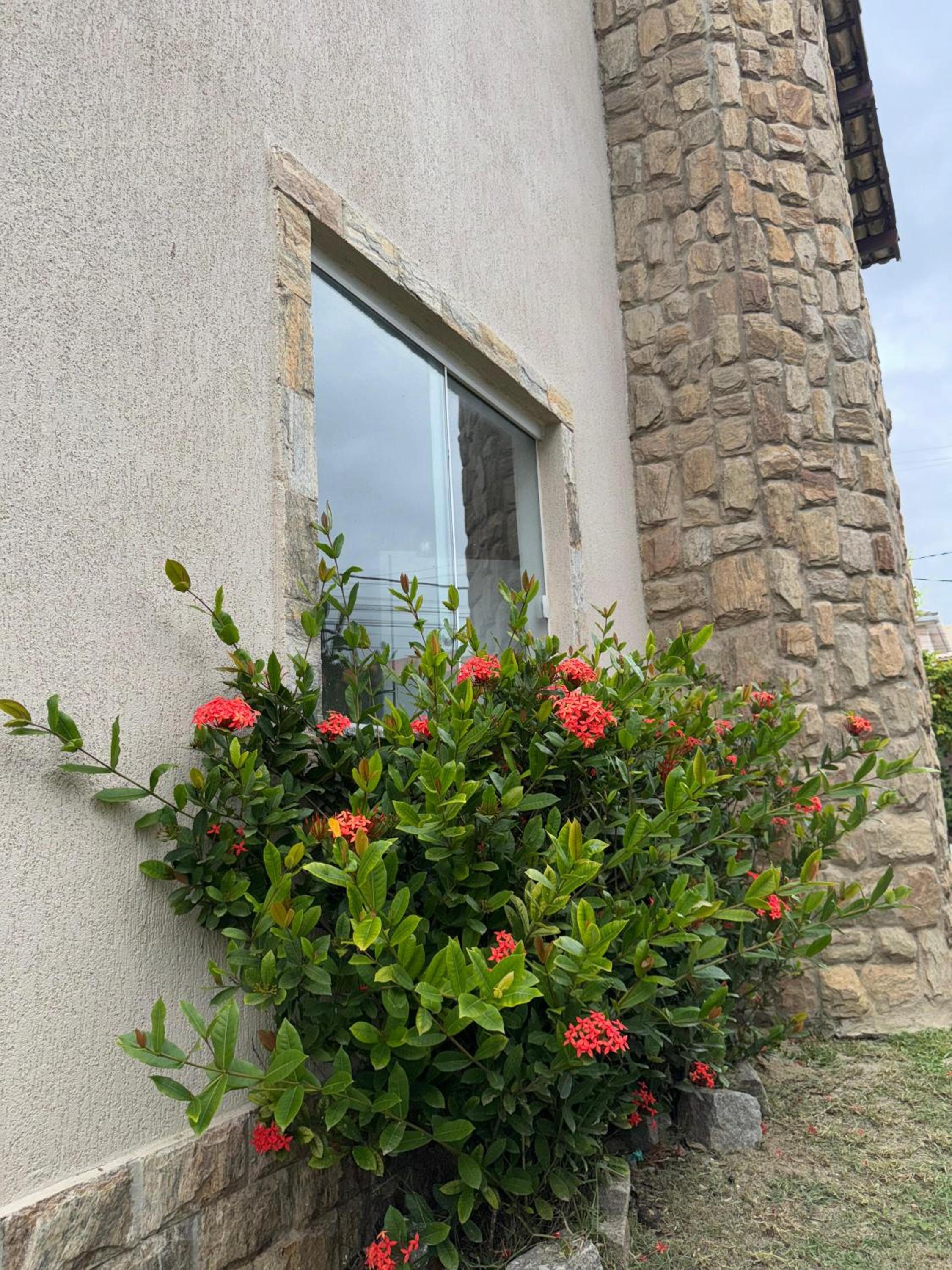 Casa charmosa na Praia do Foguete, 3 quartos, pé na areia