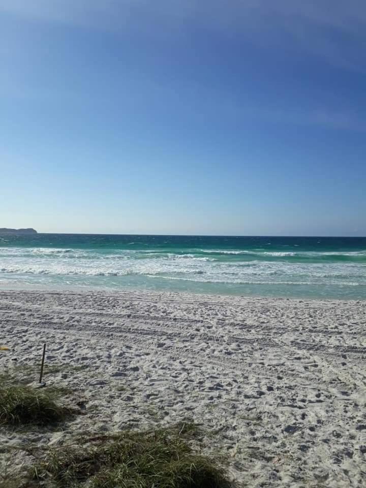 Casa charmosa na Praia do Foguete, 3 quartos, pé na areia