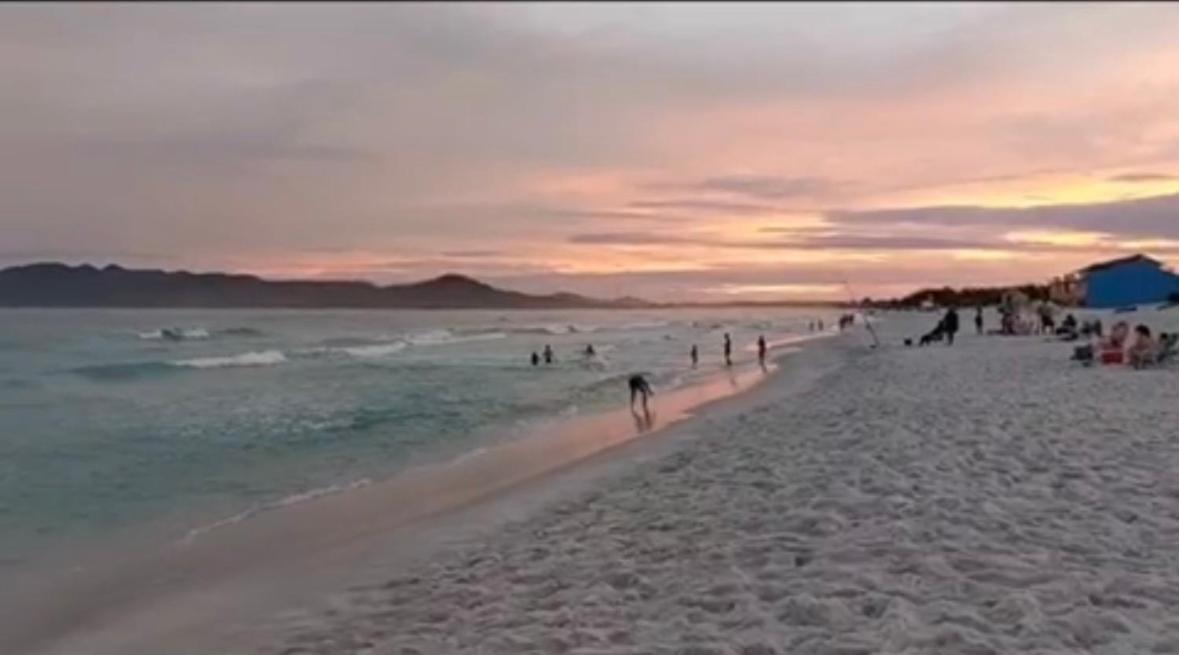 Casa charmosa na Praia do Foguete, 3 quartos, pé na areia