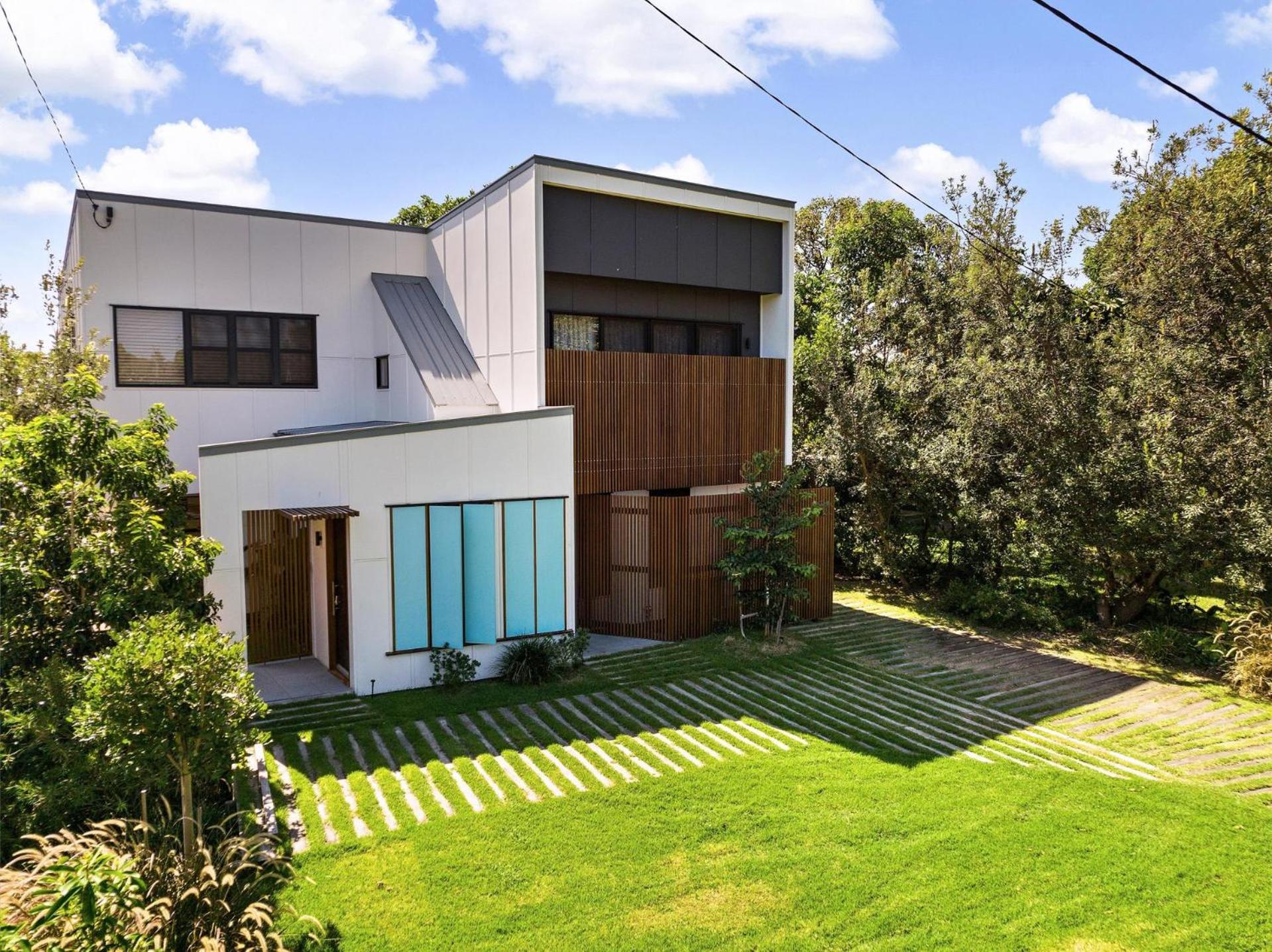 Gabura by Discover Stradbroke