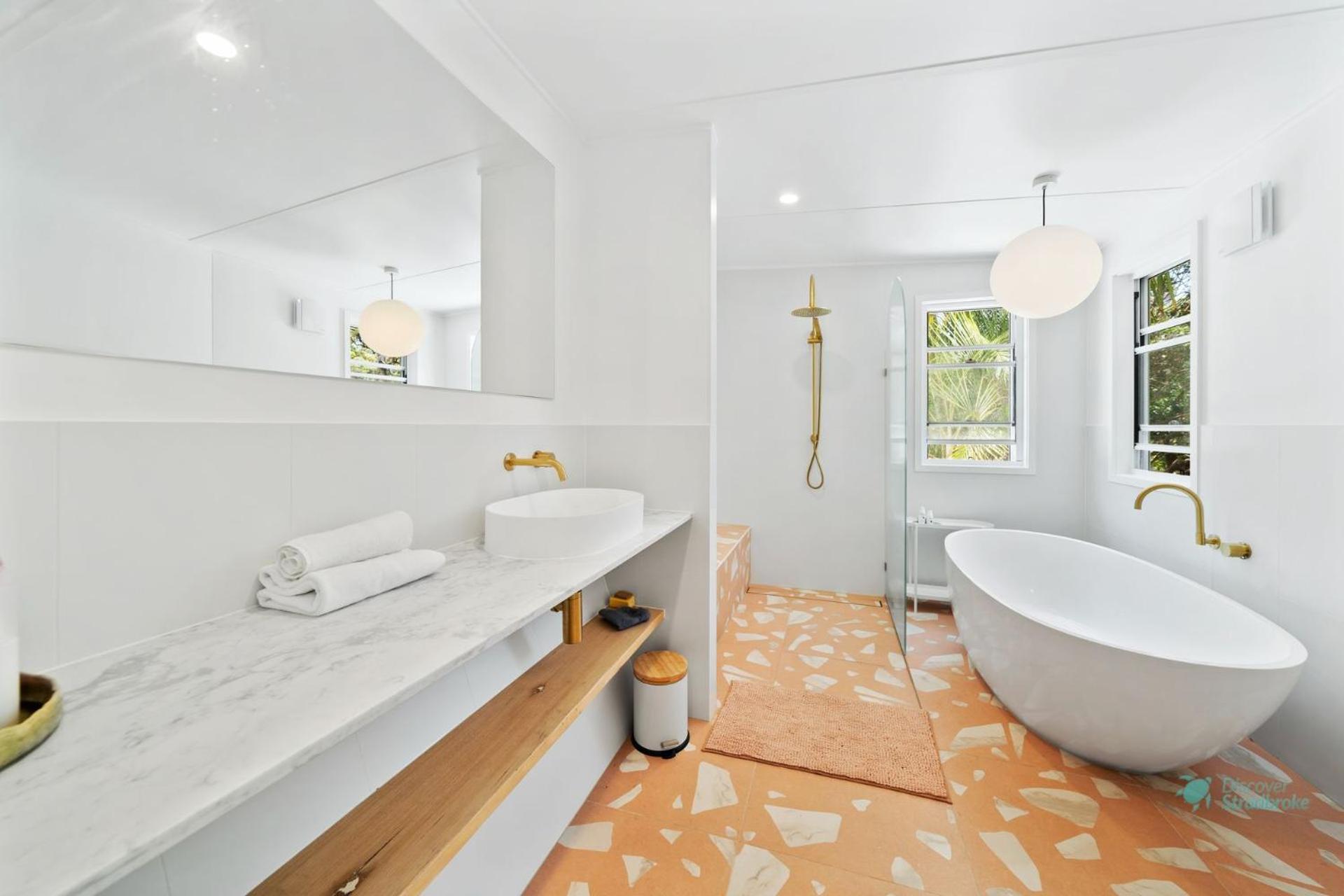 Home on Home by Discover Stradbroke