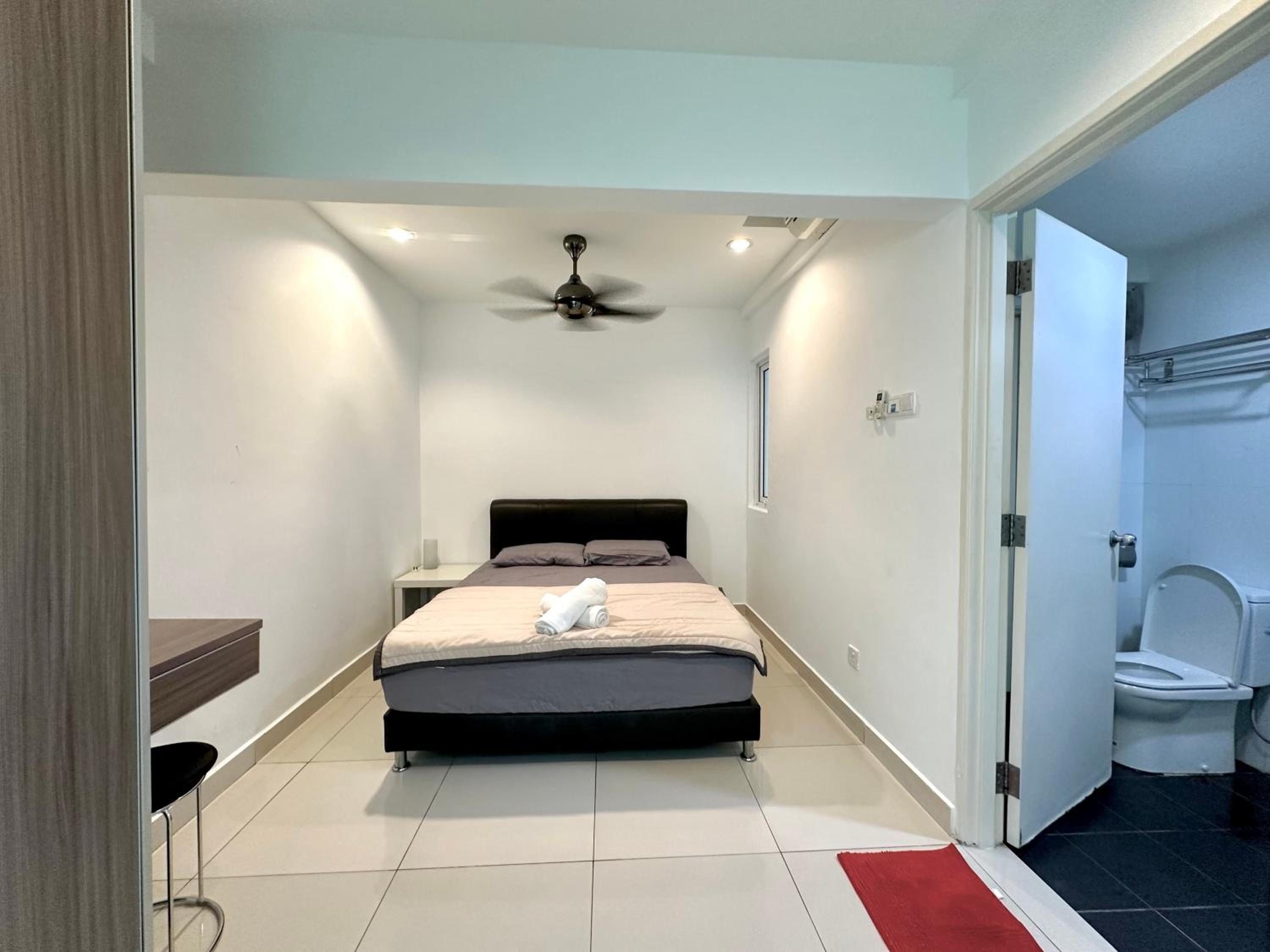Maritime Seaview Comfy Suite Penang with TVbox,Pool,Freewifi,2-8pax photo 7