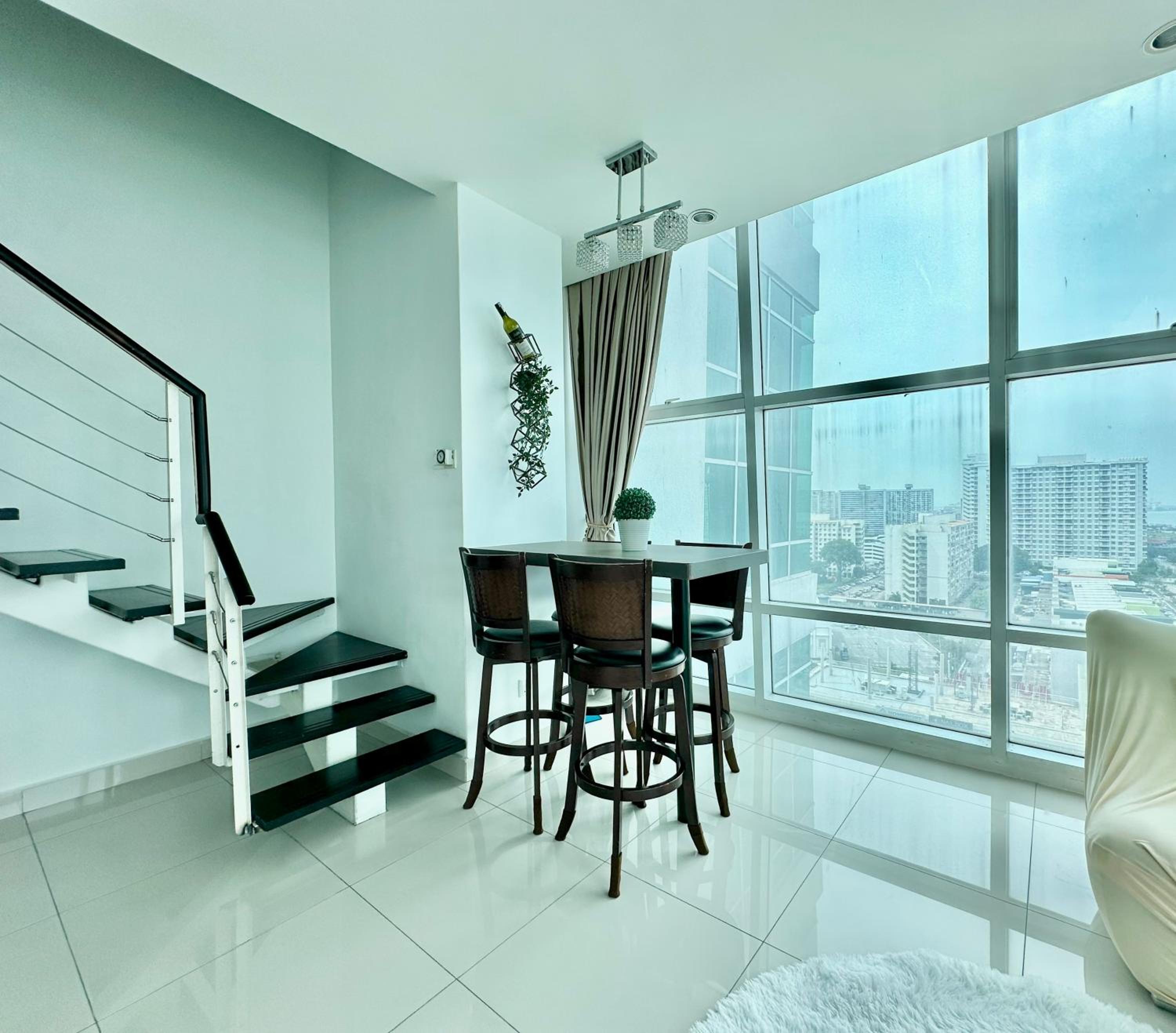 Maritime Seaview Comfy Suite Penang with TVbox,Pool,Freewifi,2-8pax photo 3