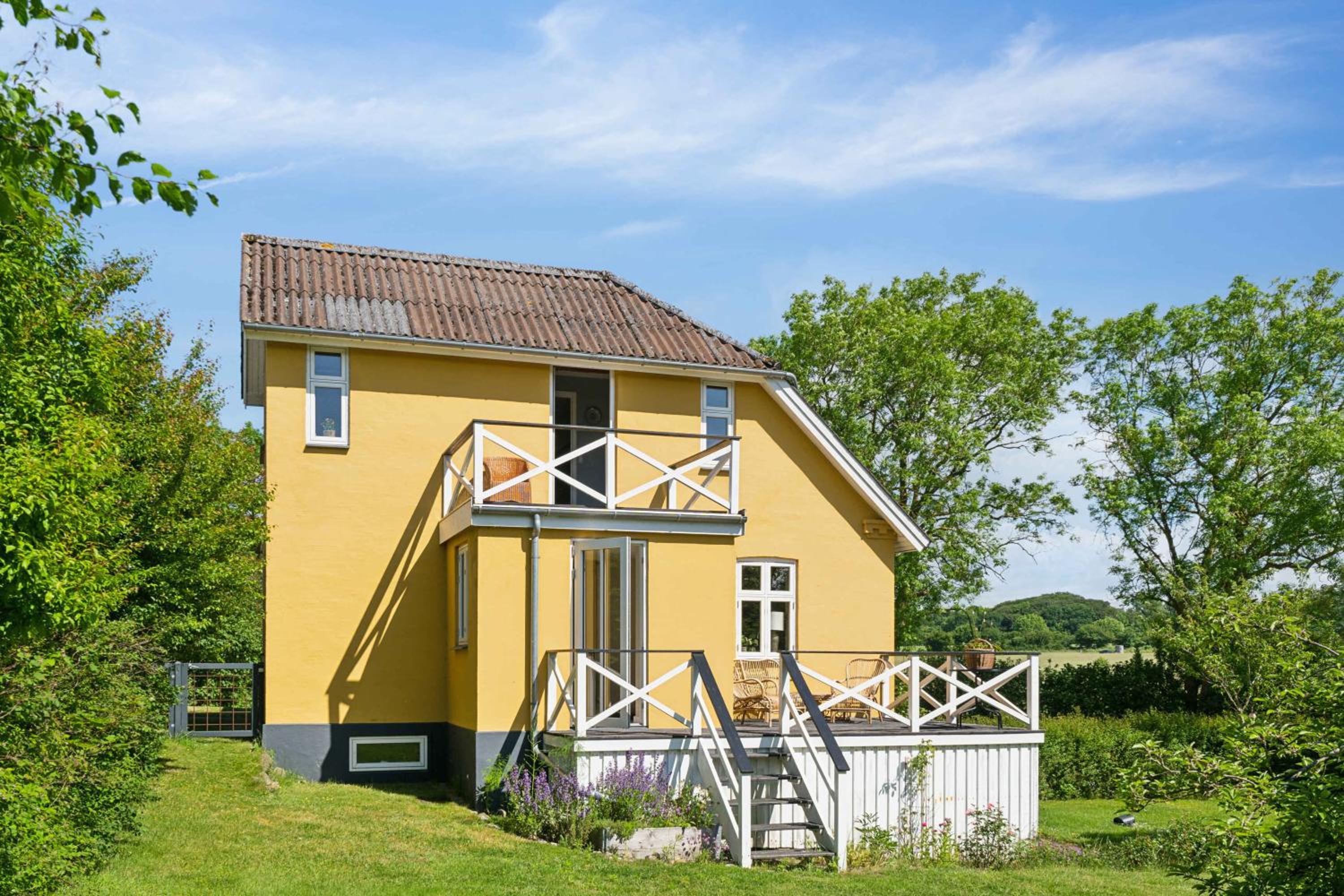 Beautiful Yellow Country Villa By The Water