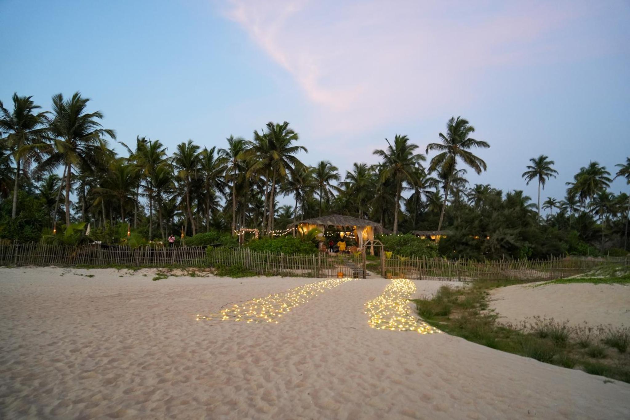 Villa Fiesta - Beachfront Getaway view 3