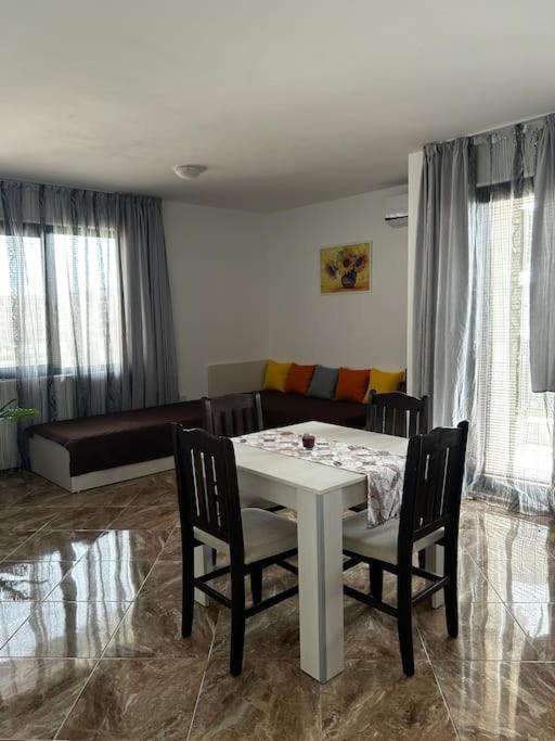 Sunny apartment near Cacao beach
