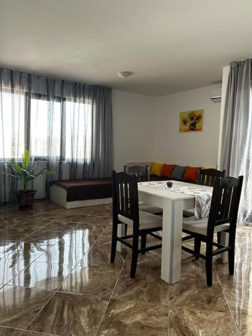 Sunny apartment near Cacao beach
