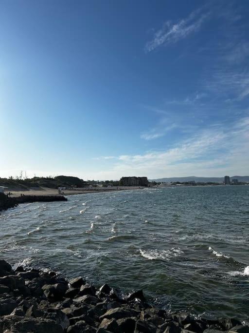 Sunny apartment near Cacao beach