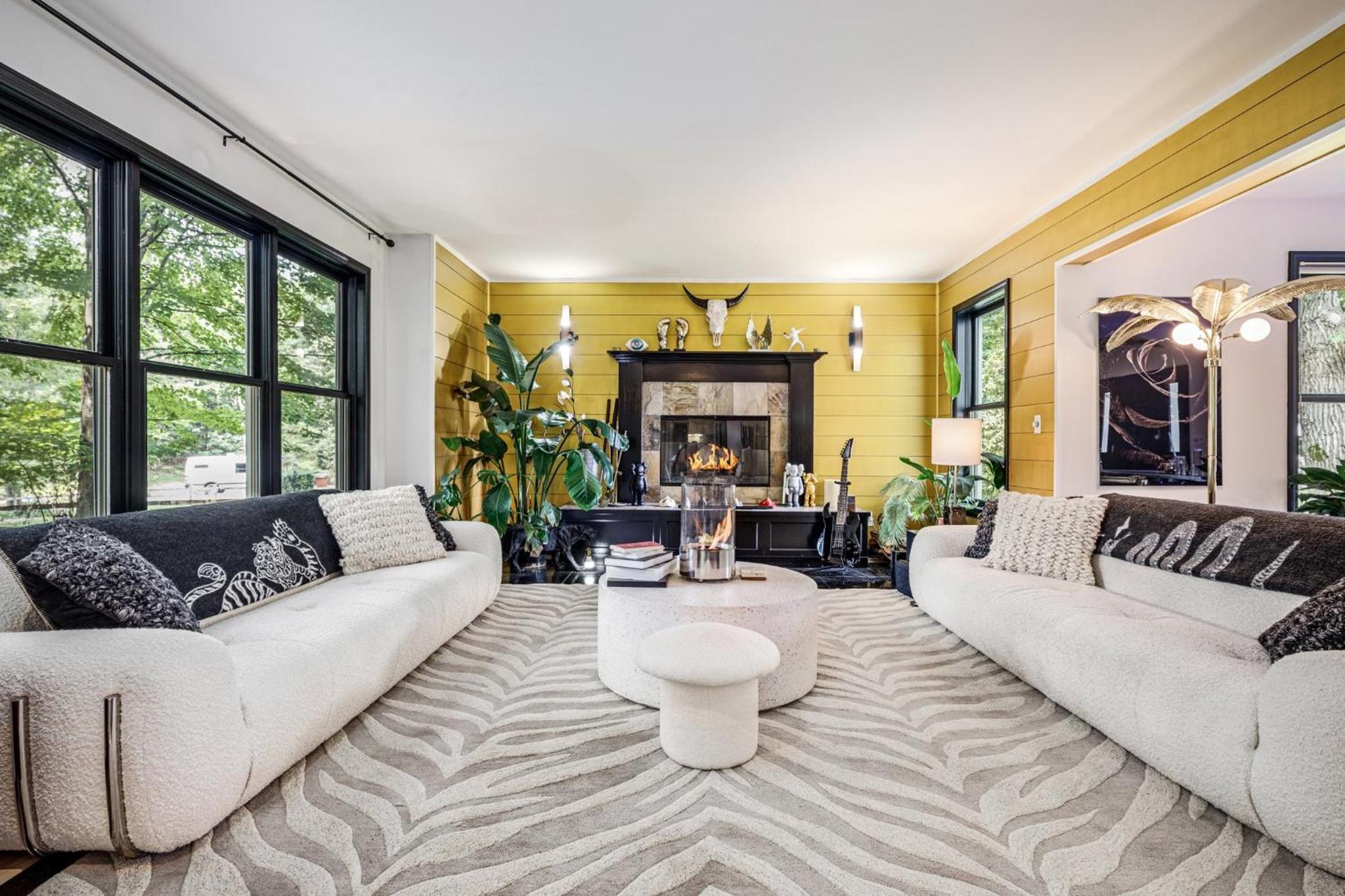 Peaceful Luxury Unique 3 BDR Home with Cinema Gym and more