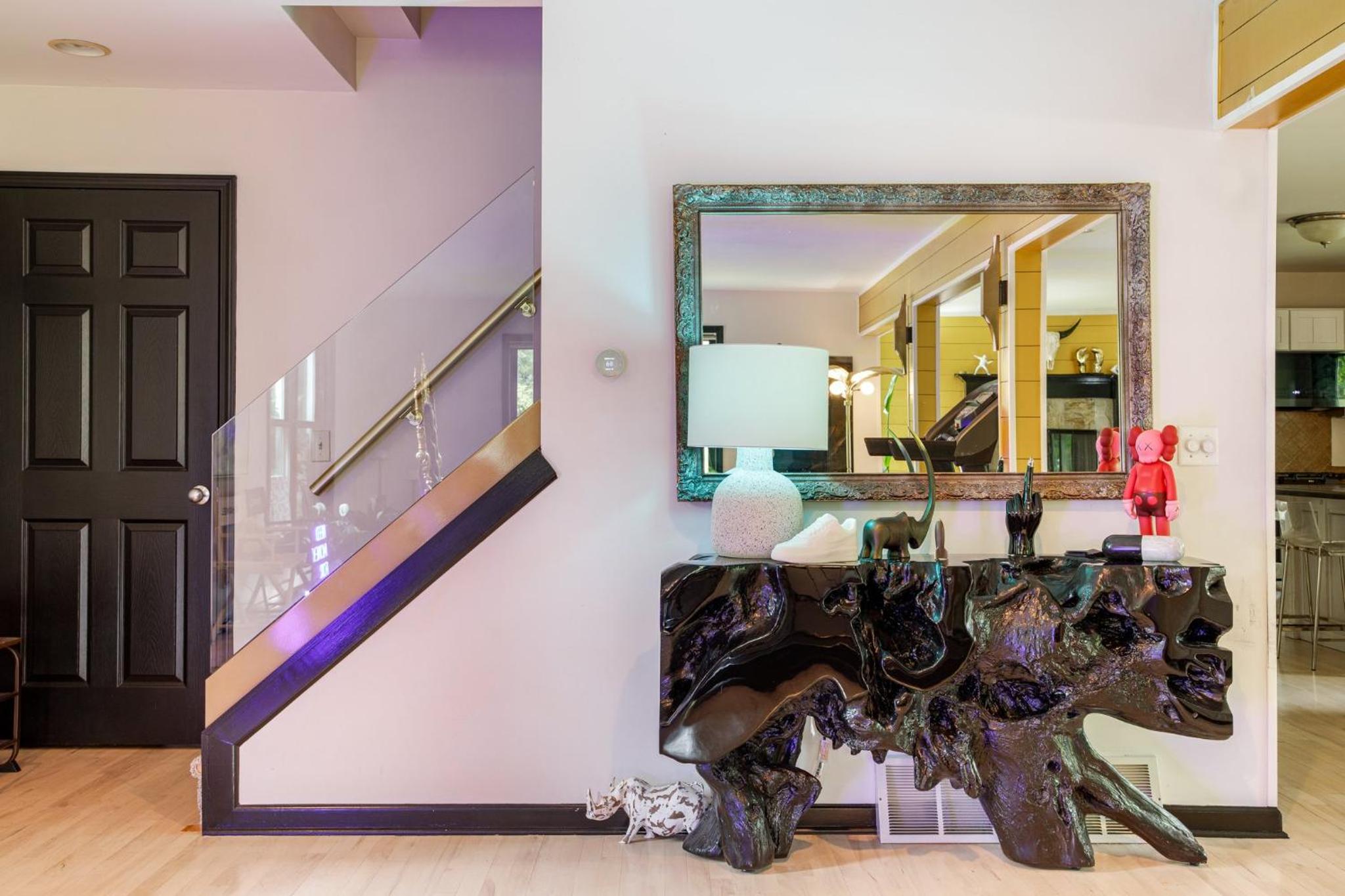 Peaceful Luxury Unique 3 BDR Home with Cinema Gym and more
