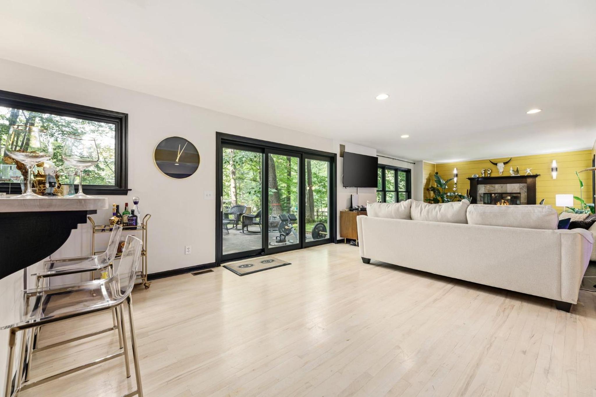 Peaceful Luxury Unique 3 BDR Home with Cinema Gym and more