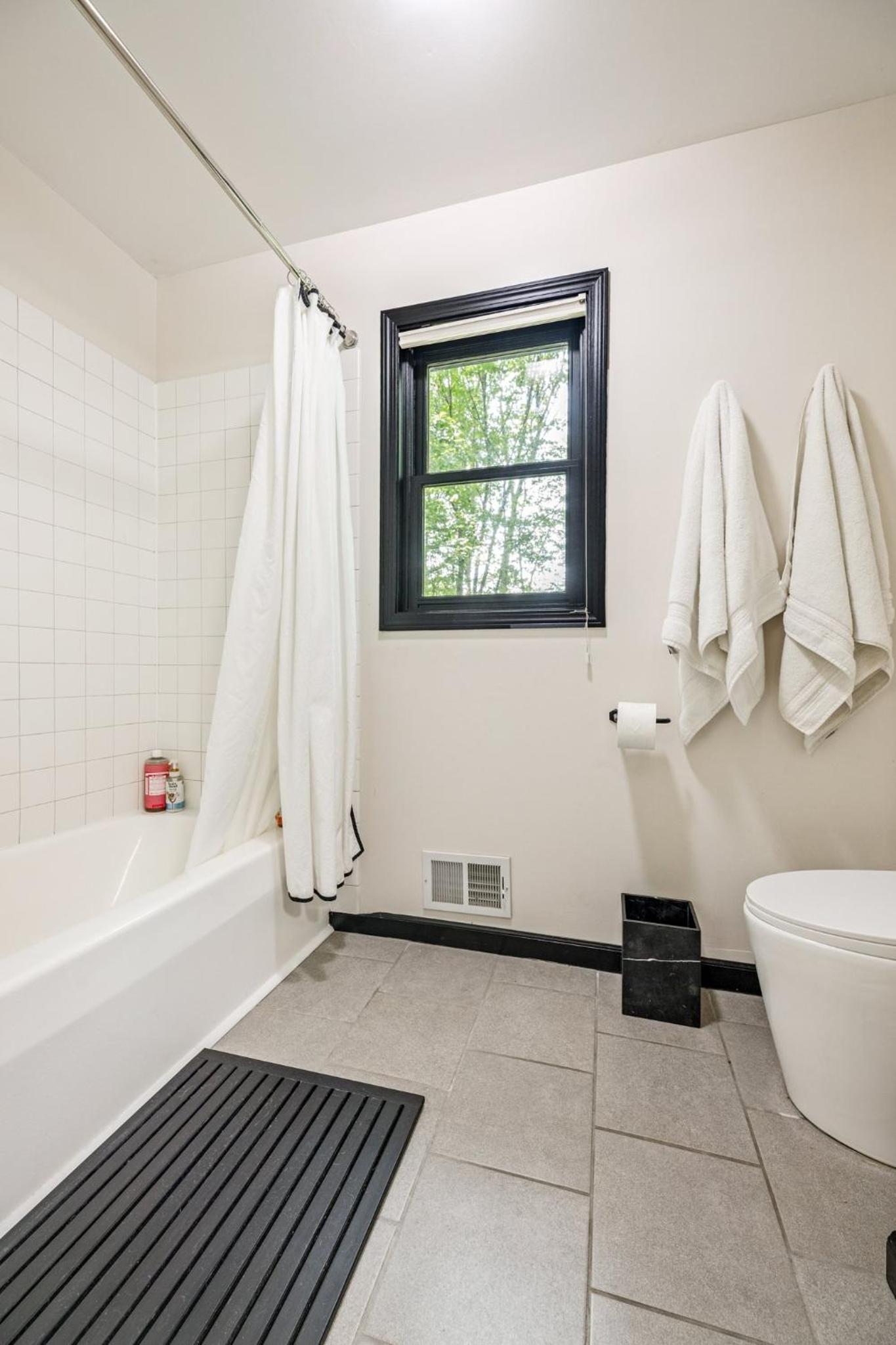 Peaceful Luxury Unique 3 BDR Home with Cinema Gym and more