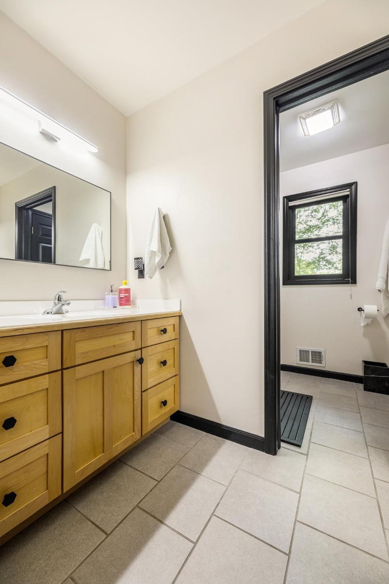 Peaceful Luxury Unique 3 BDR Home with Cinema Gym and more