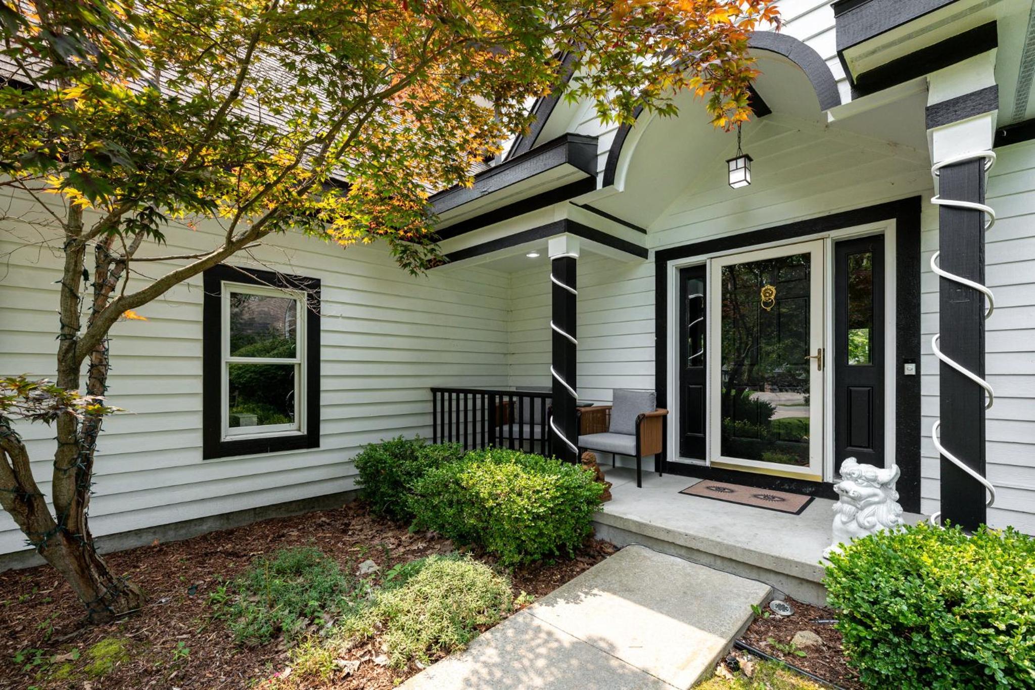 Peaceful Luxury Unique 3 BDR Home with Cinema Gym and more