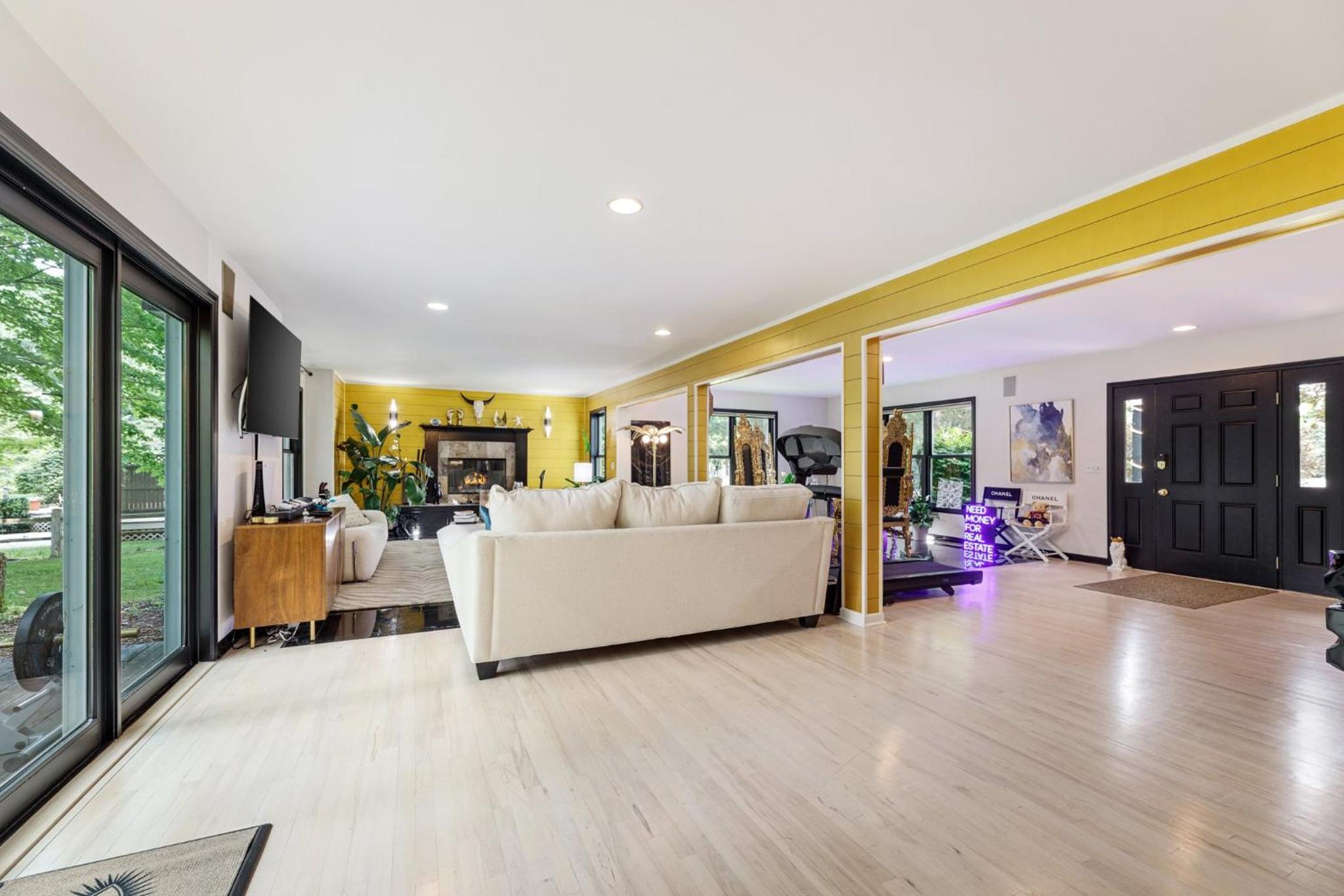 Peaceful Luxury Unique 3 BDR Home with Cinema Gym and more