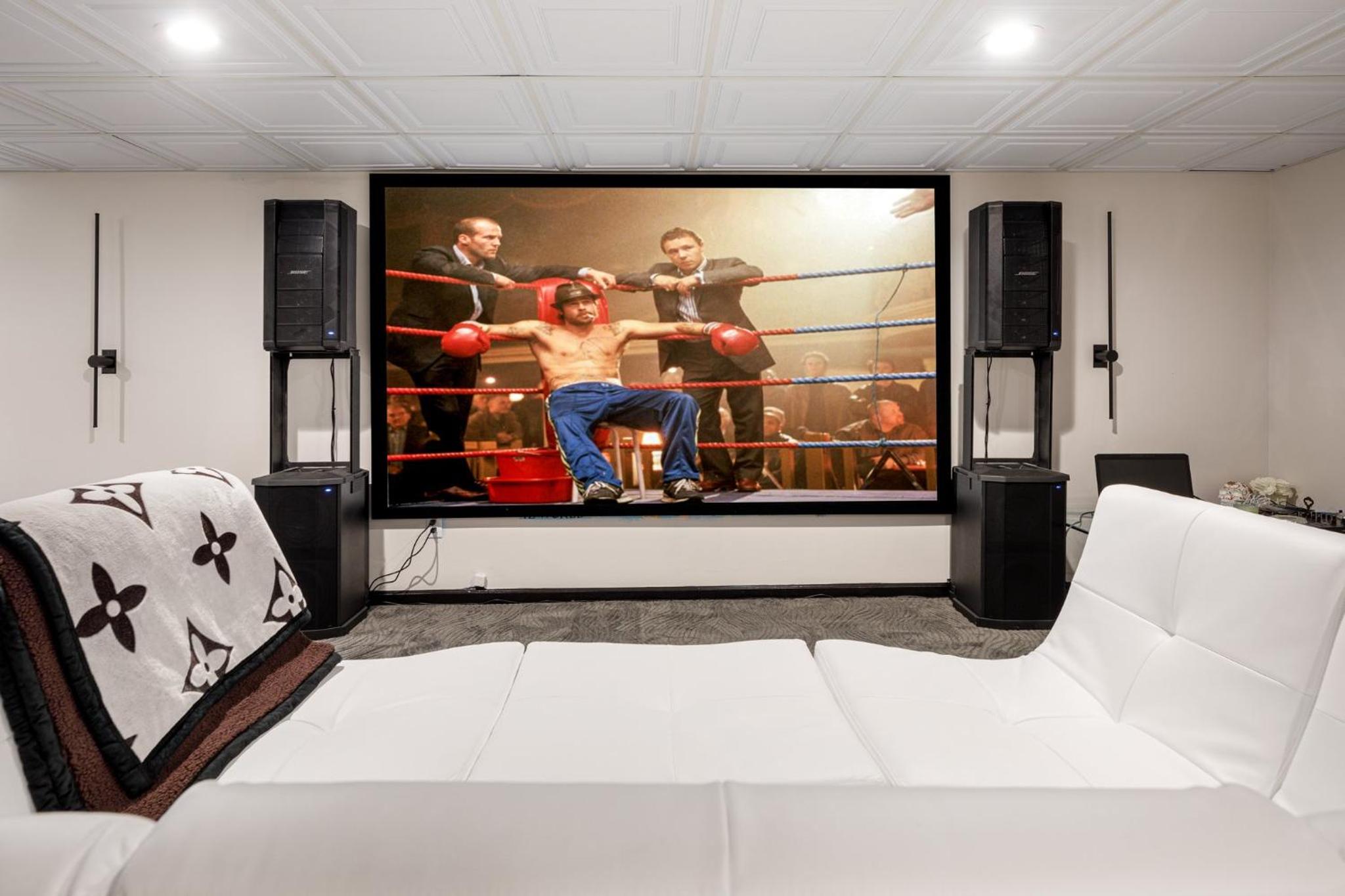Peaceful Luxury Unique 3 BDR Home with Cinema Gym and more