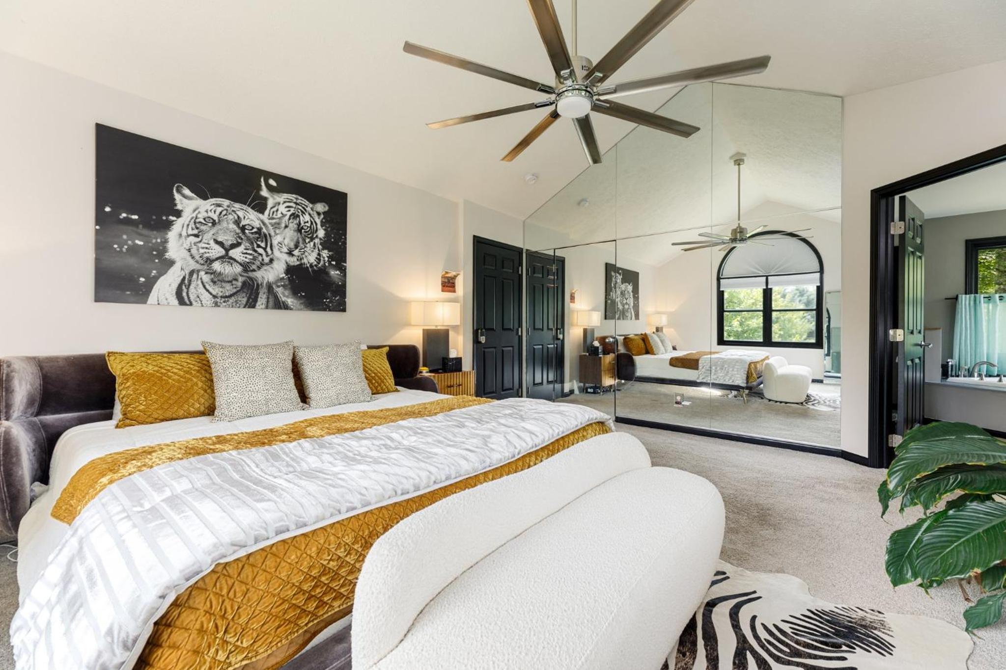 Peaceful Luxury Unique 3 BDR Home with Cinema Gym and more