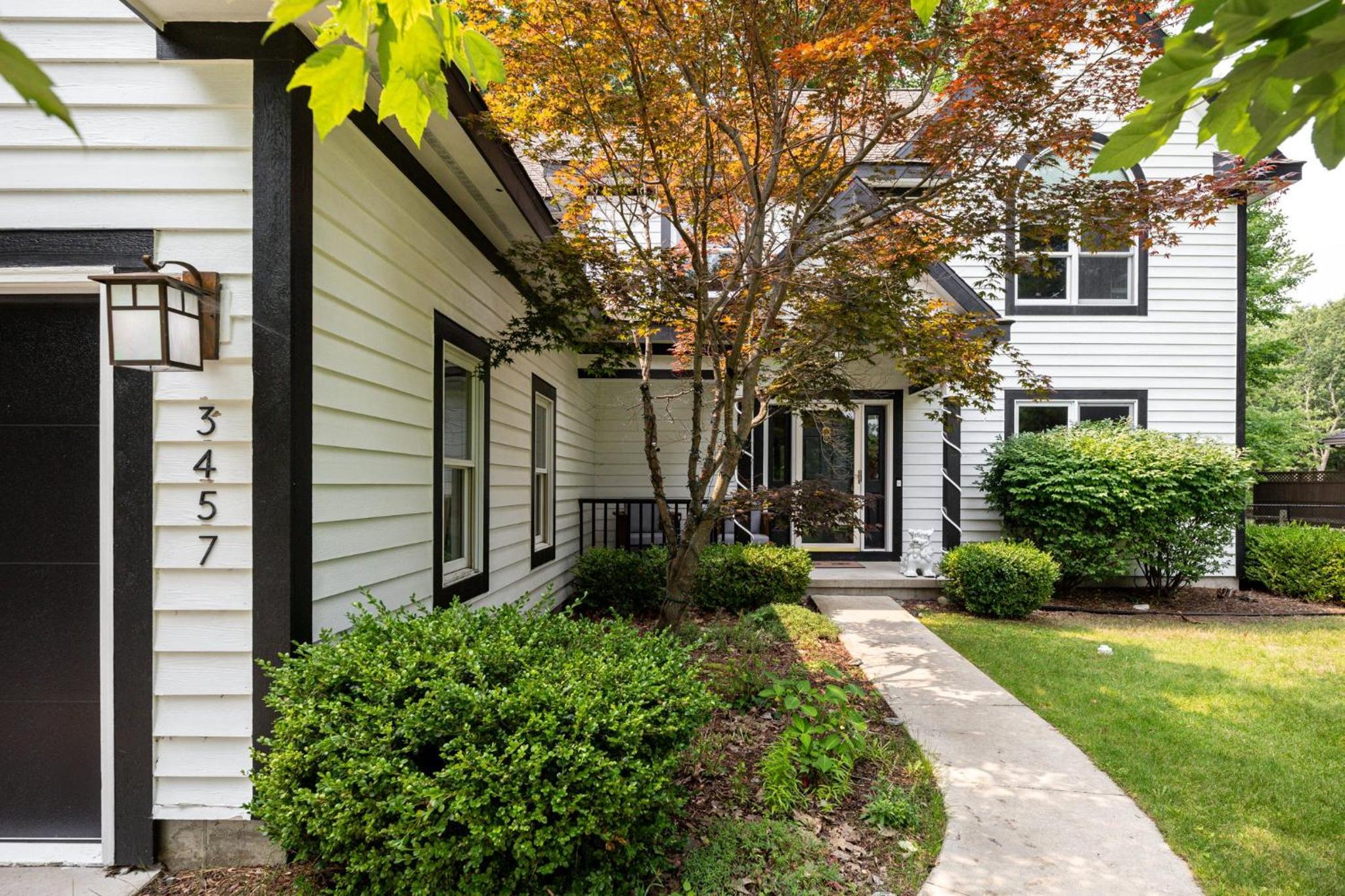 Peaceful Luxury Unique 3 BDR Home with Cinema Gym and more