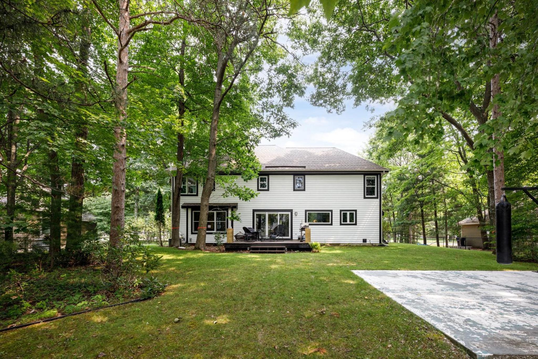 Peaceful Luxury Unique 3 BDR Home with Cinema Gym and more