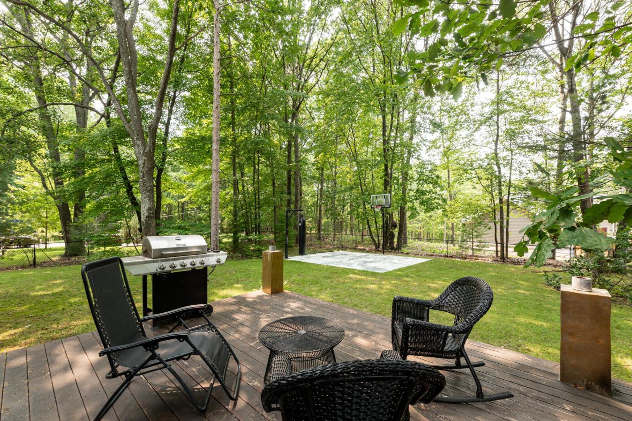 Peaceful Luxury Unique 3 BDR Home with Cinema Gym and more