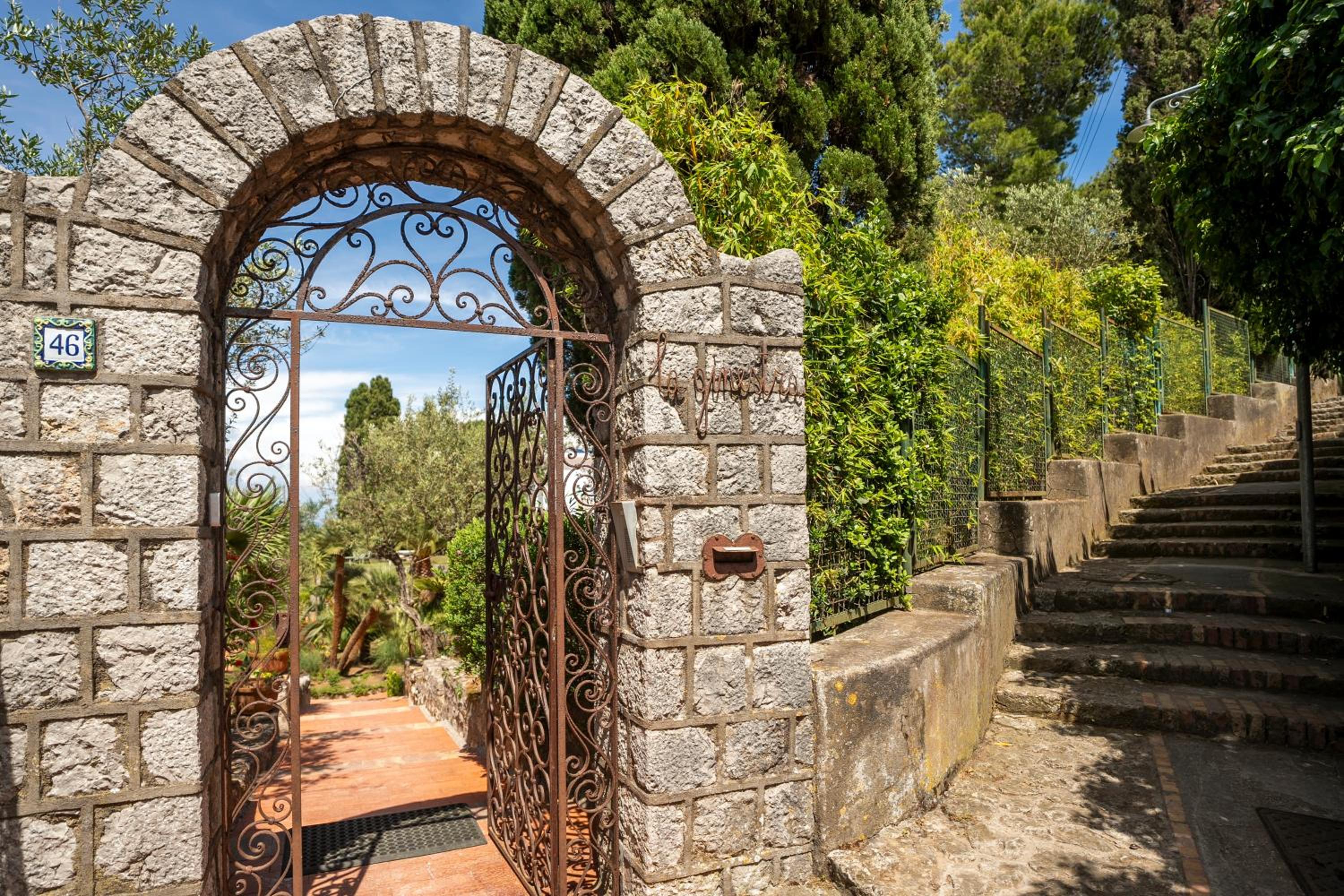 Villa Donna Carolina Capri view 2
