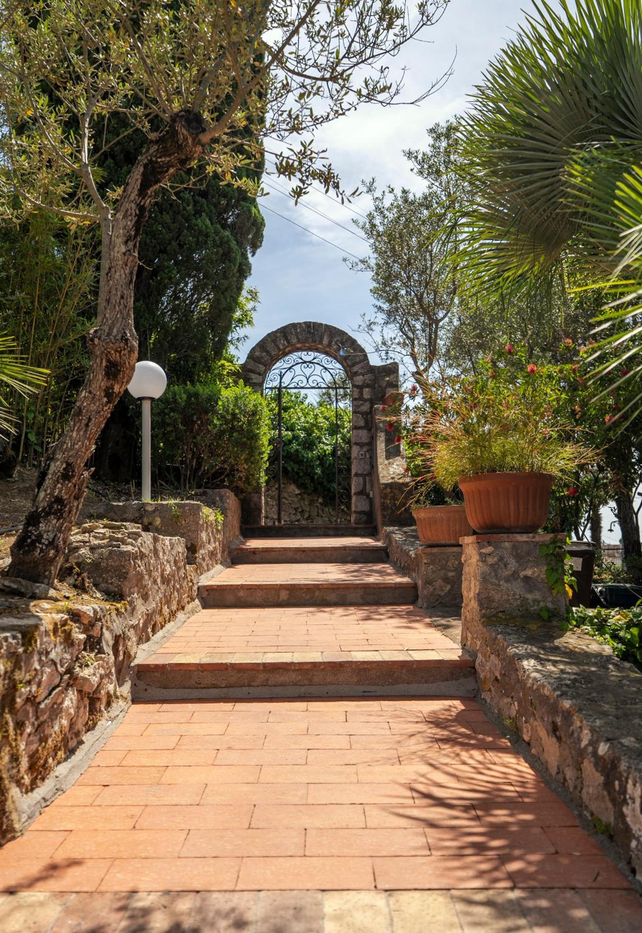 Villa Donna Carolina Capri view 3