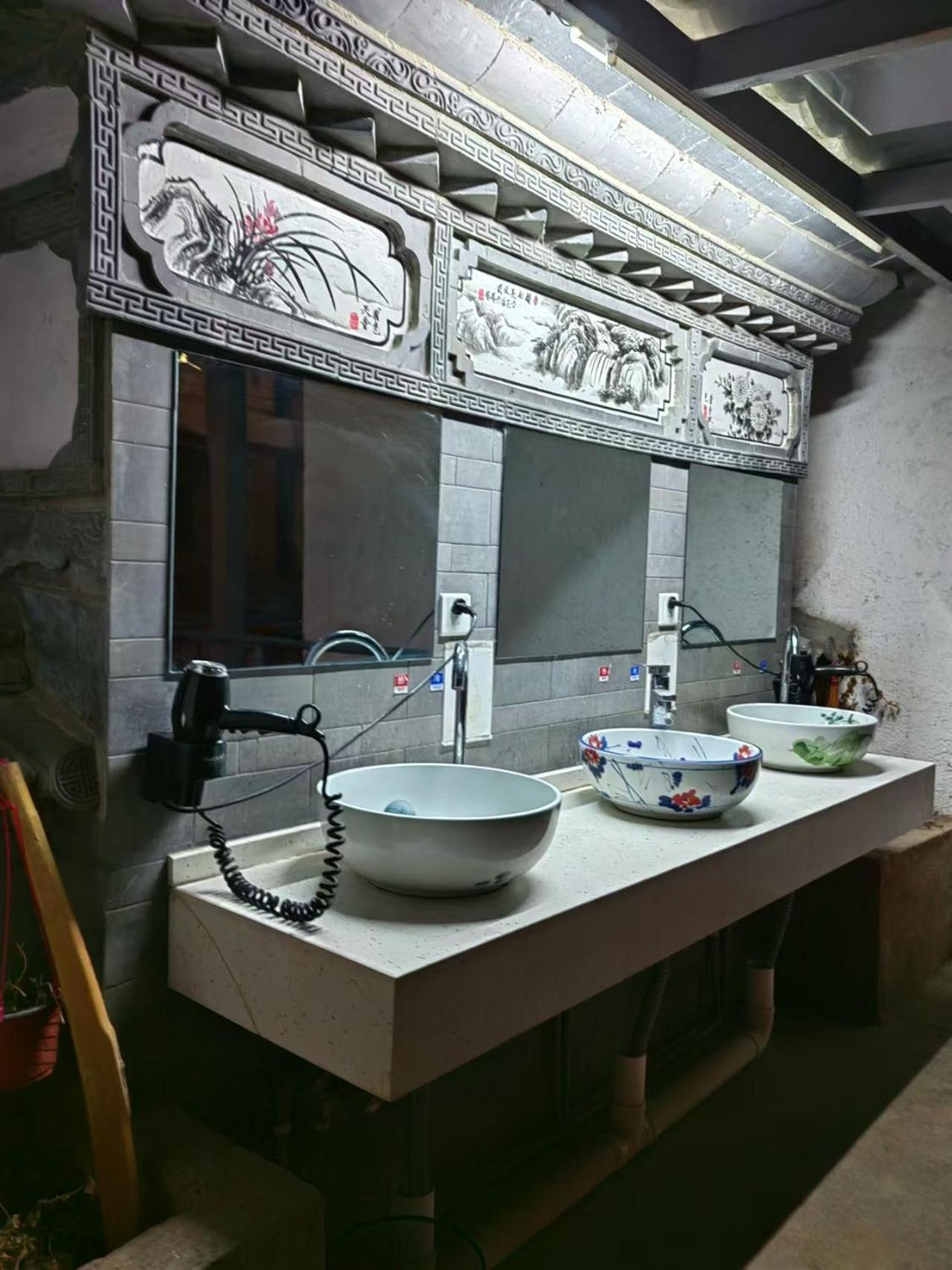 Lijiang Adventure Inn