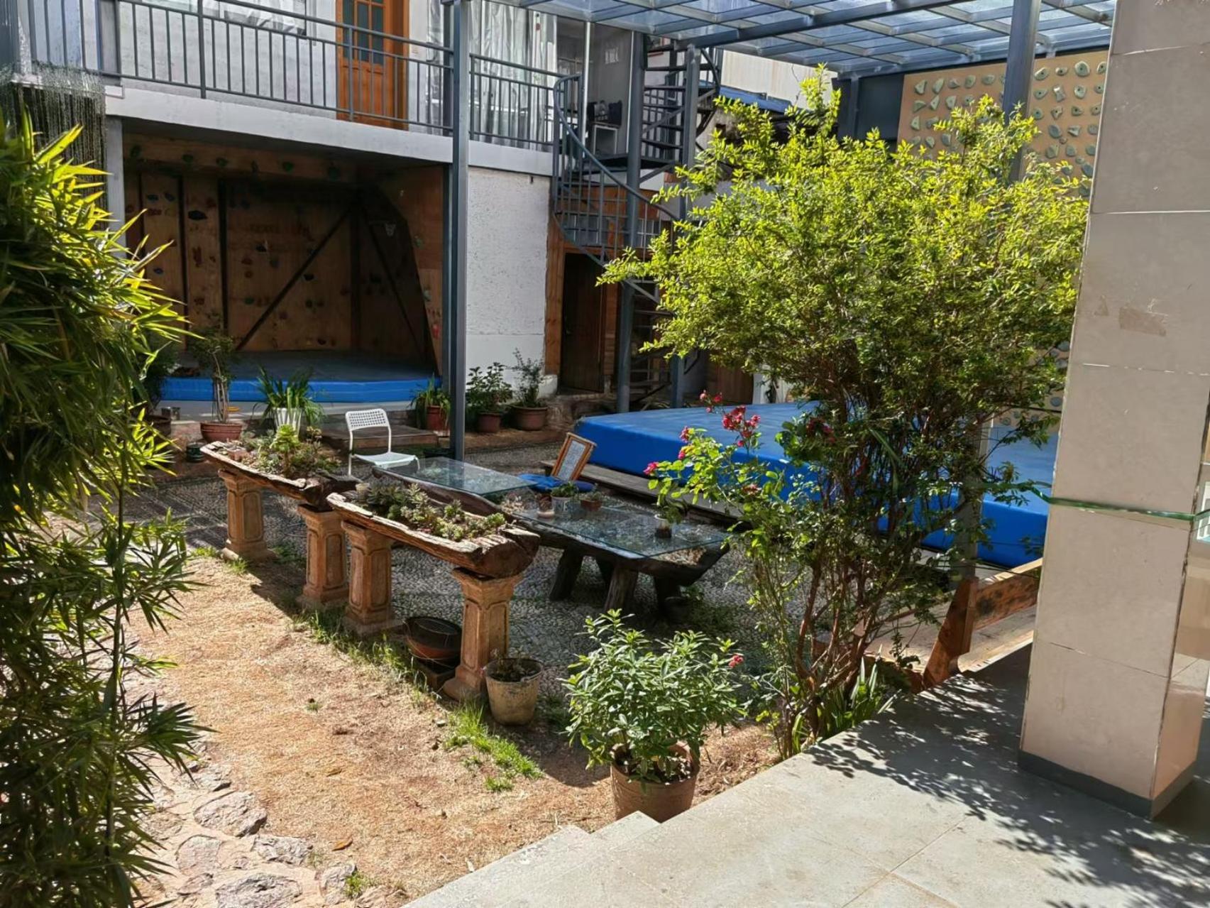 Lijiang Adventure Inn