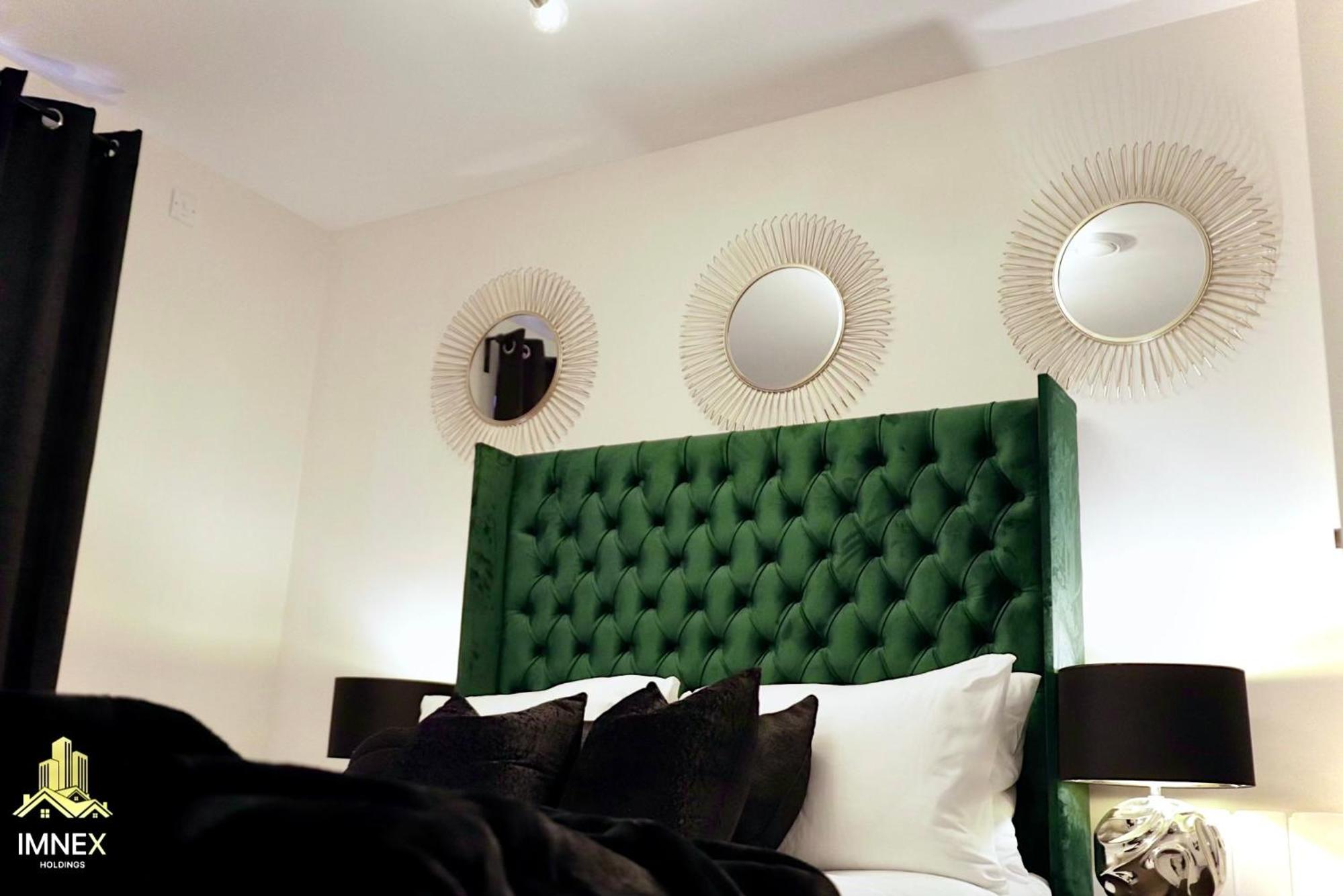 2BR Luxury Flat Belfast City Centre, secure parking, free snacks & free Netflix view 2