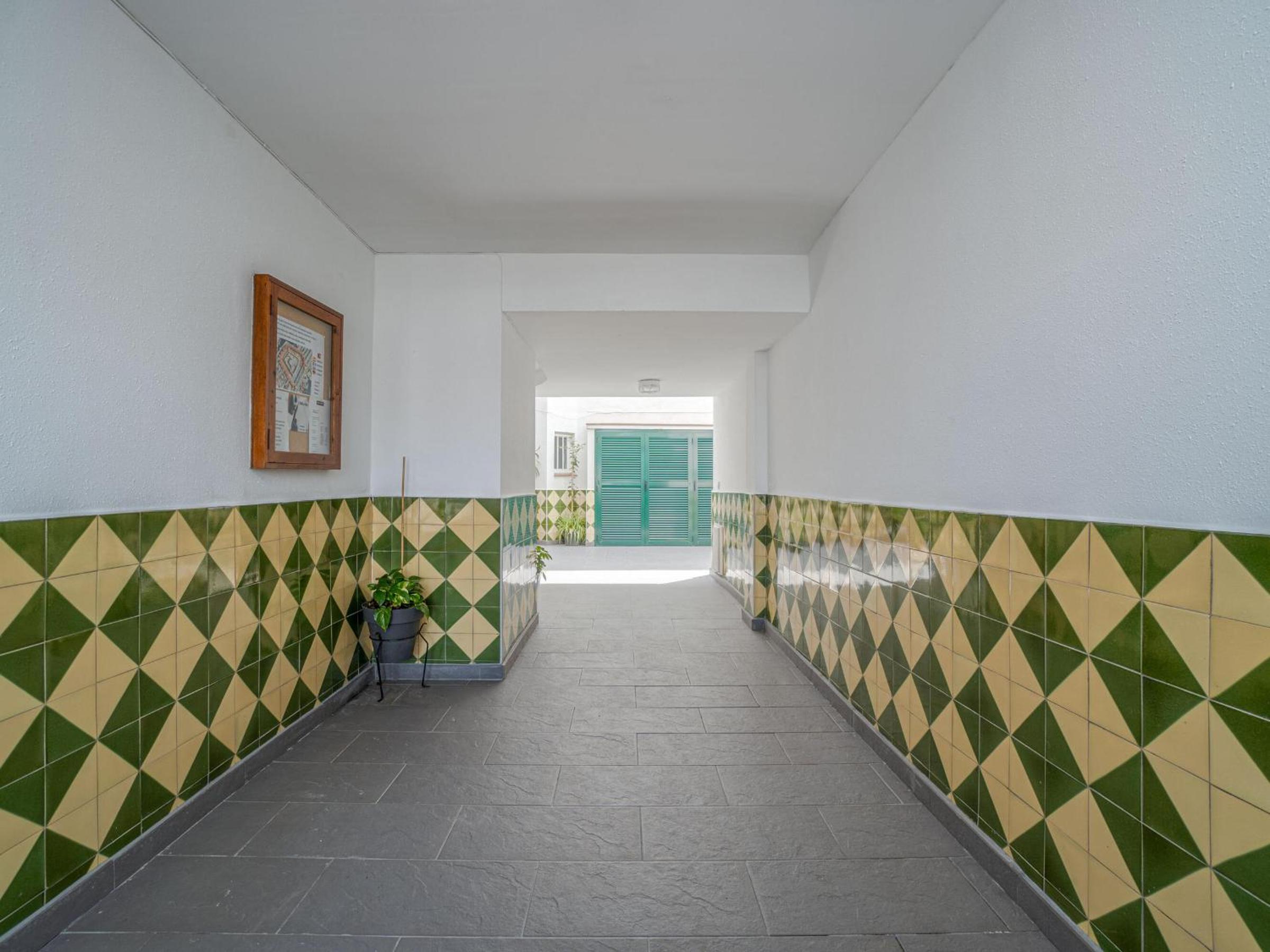 Apartamento con Parking y Vista al Canal - HISP-288-64 view 5