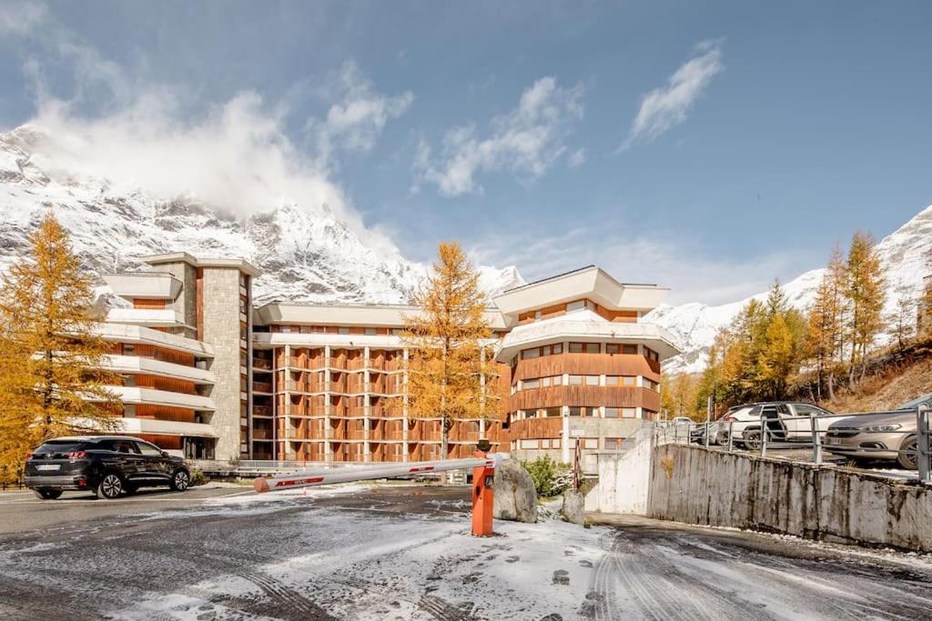 White Star Cervinia - Stunning Matterhorn View with Terrace and Private Parking
