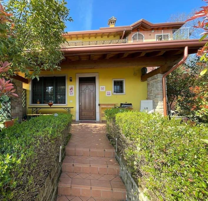 Casa Grillo, vista lago con piscina e box auto