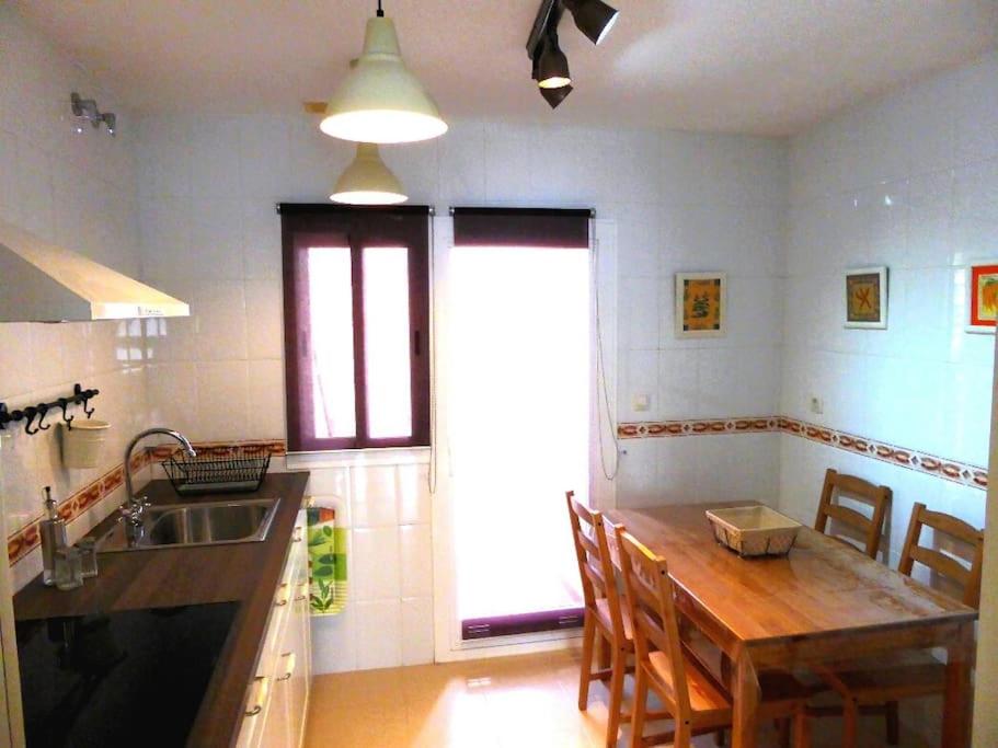 Ático fresco y luminoso con aparcamiento privado