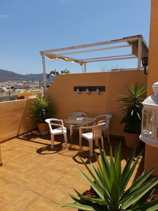 Ático fresco y luminoso con aparcamiento privado