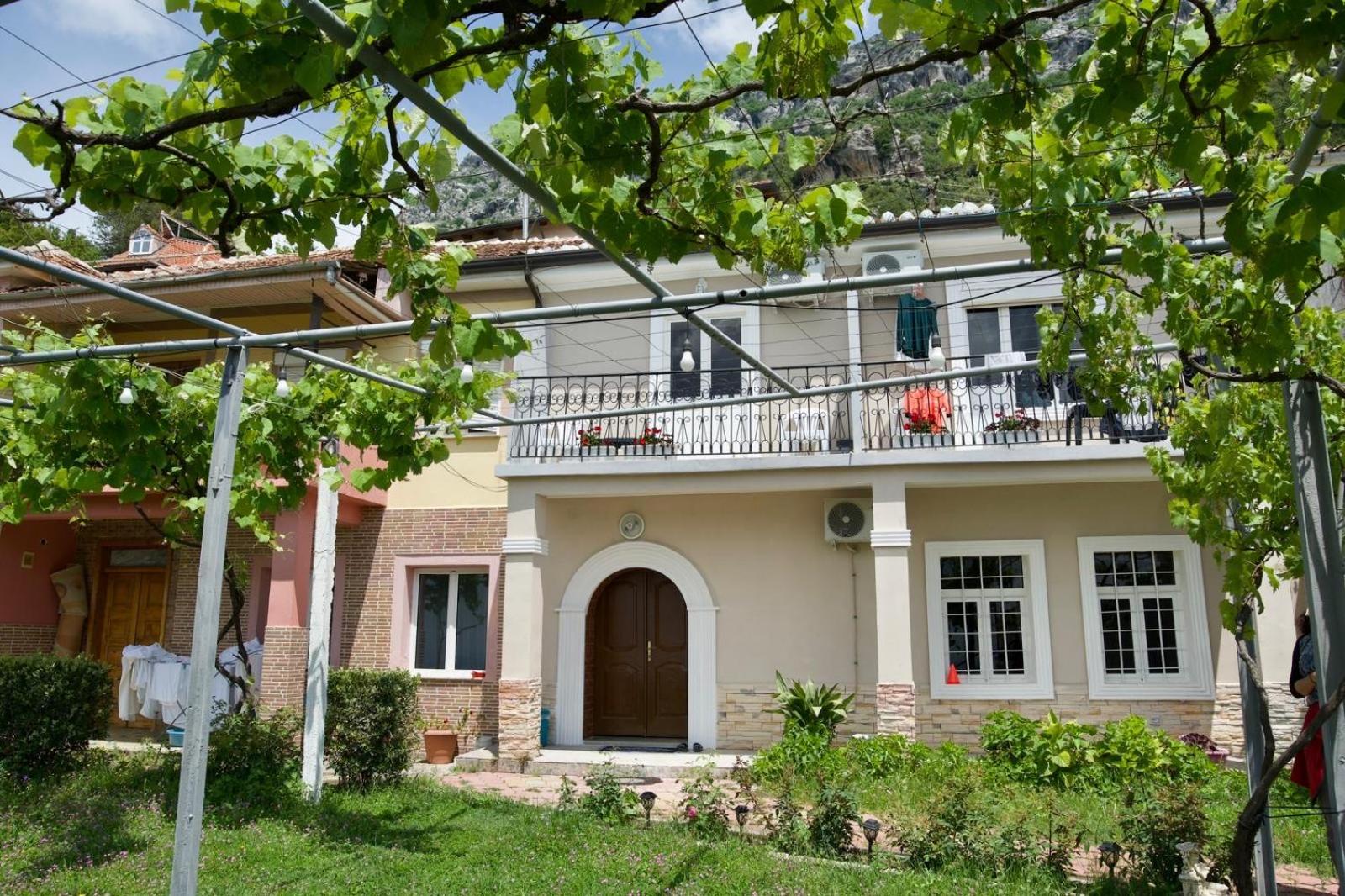 Garden Villa Guni