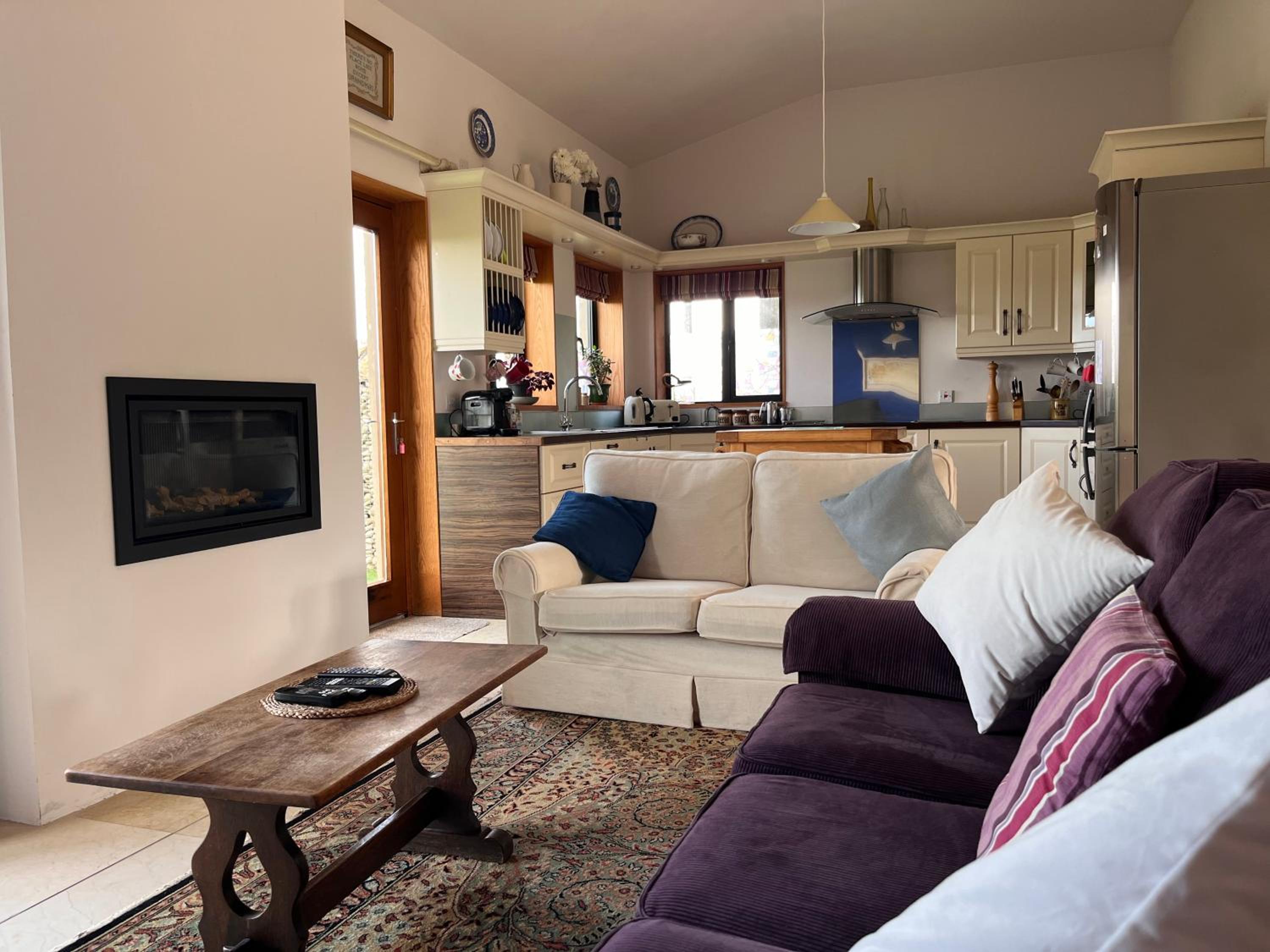 Golf & family chill cottage, hot-tub, beach 10 min view 3