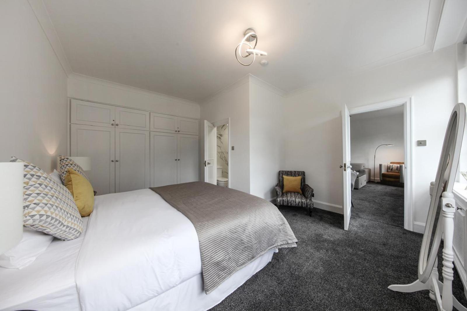 Park Lane Apartment
