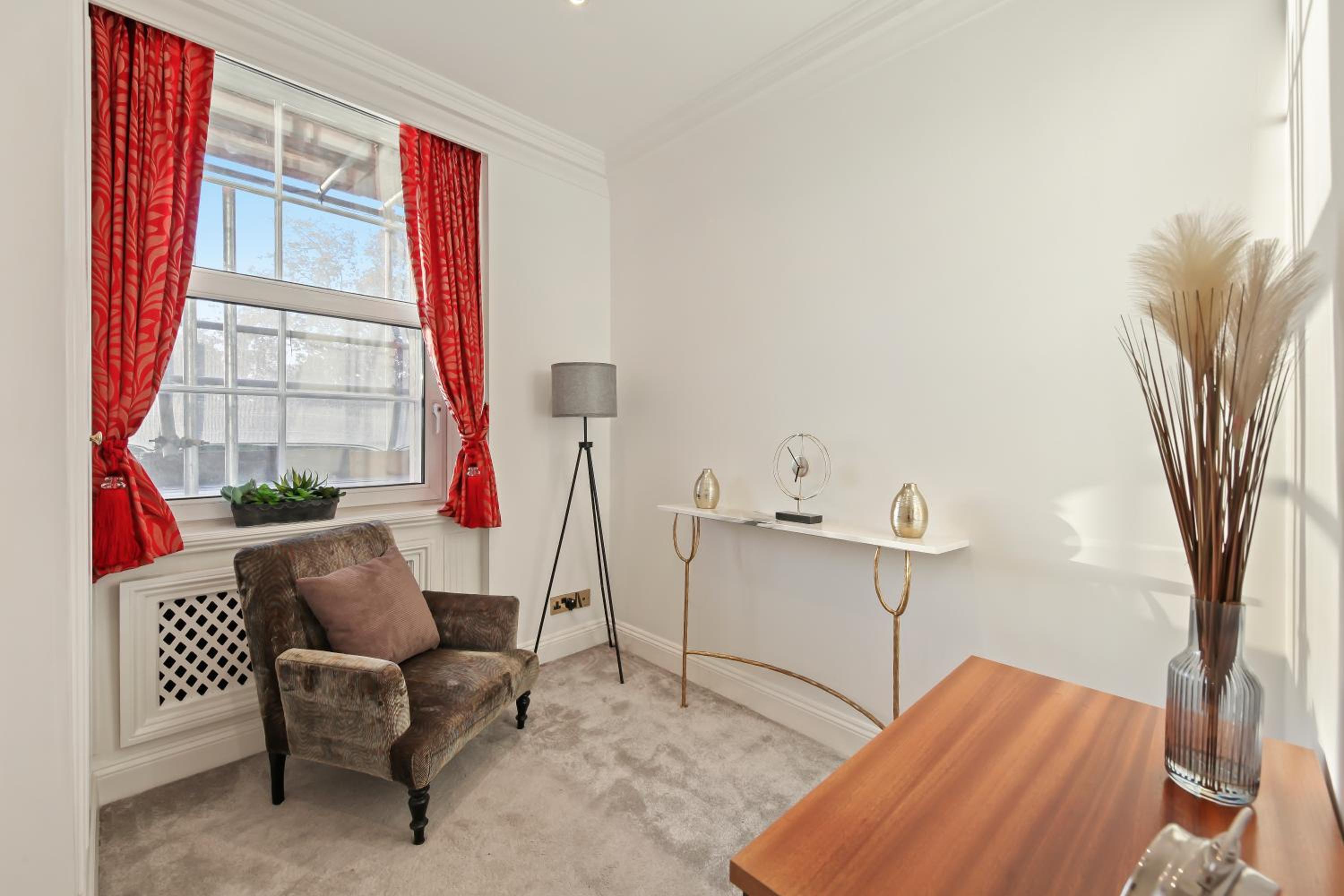 Park Lane Apartment