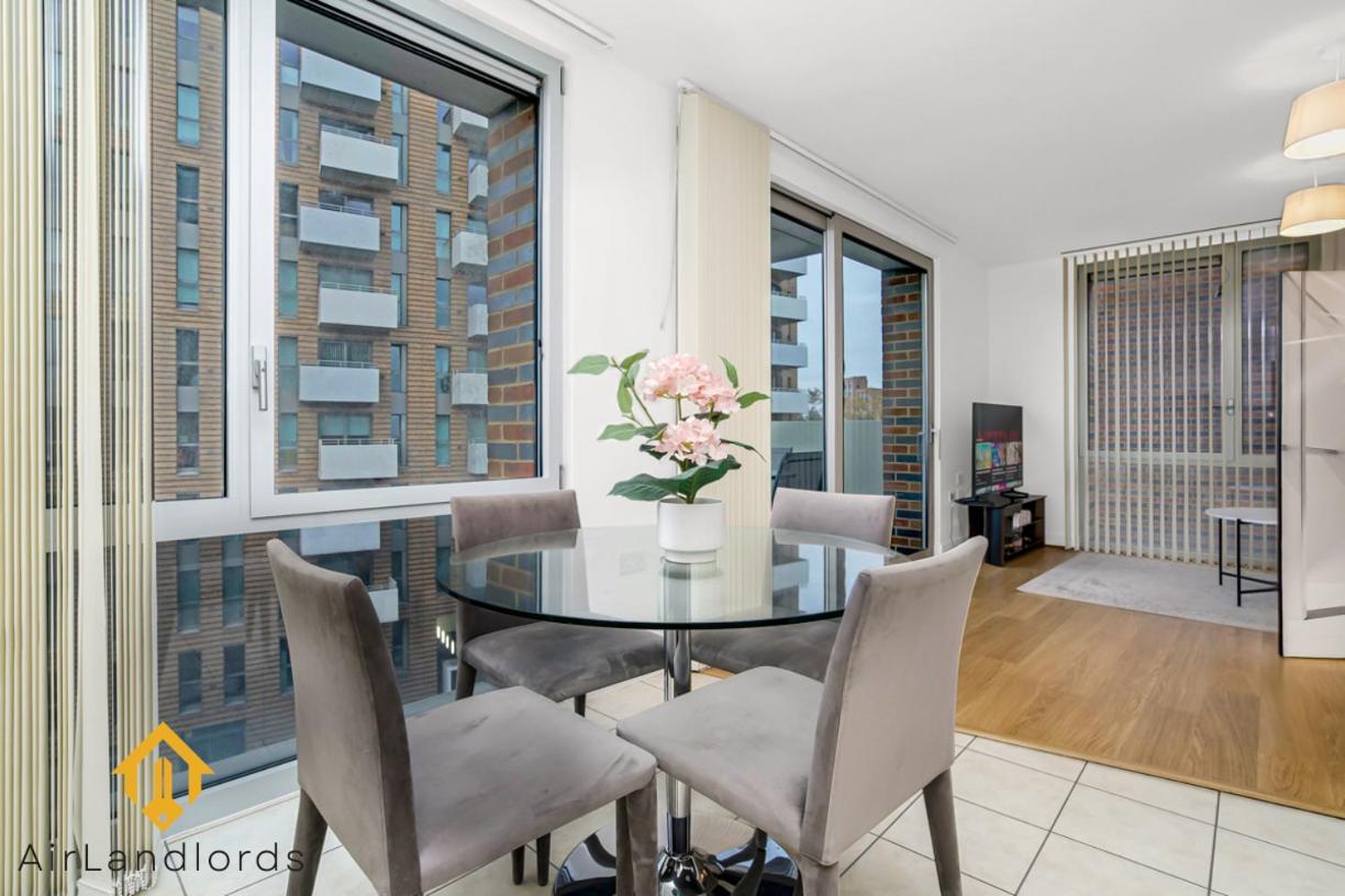 Exclusive 2 Bedroom Flat in Bromley By Bow