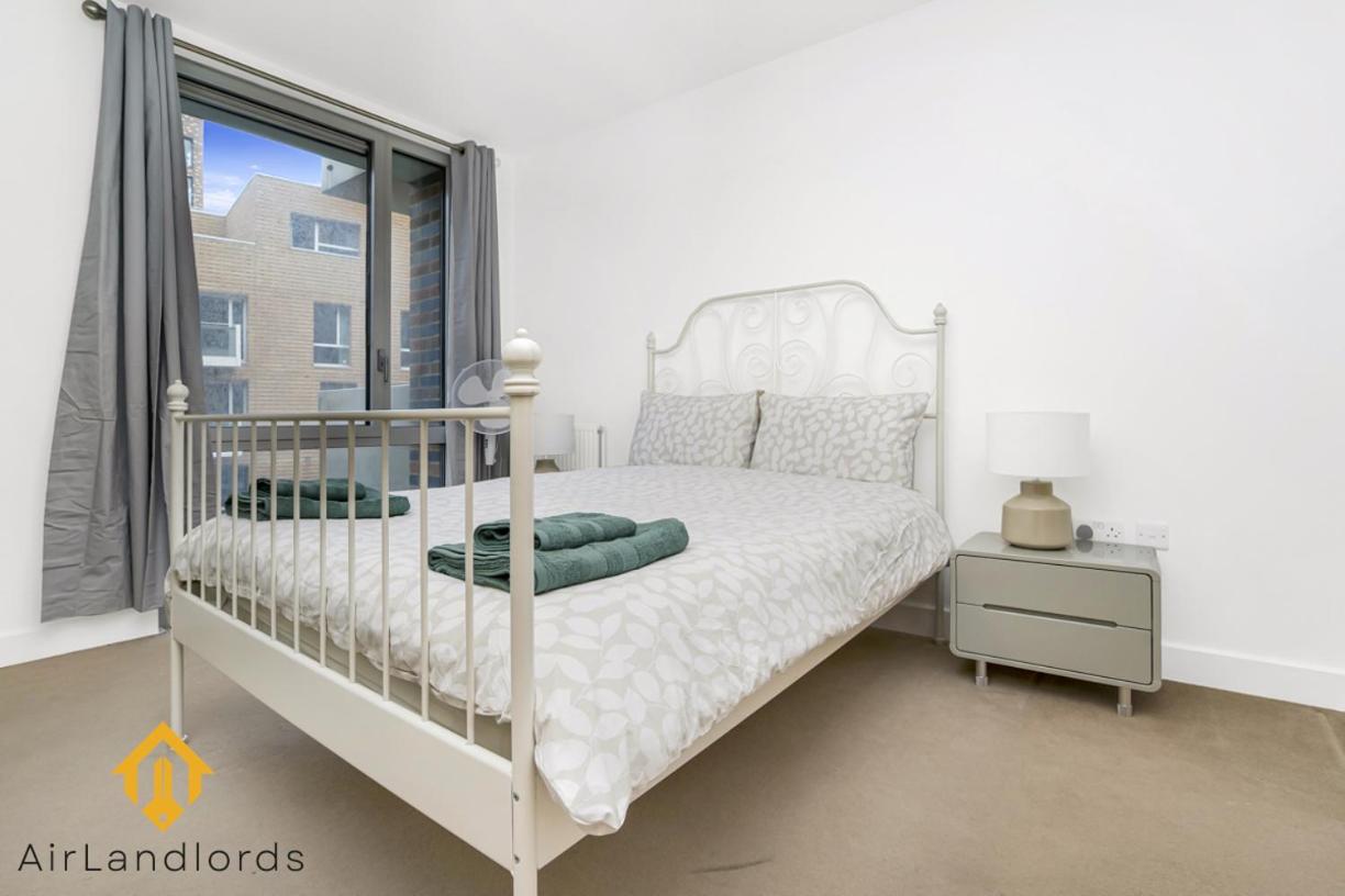 Exclusive 2 Bedroom Flat in Bromley By Bow