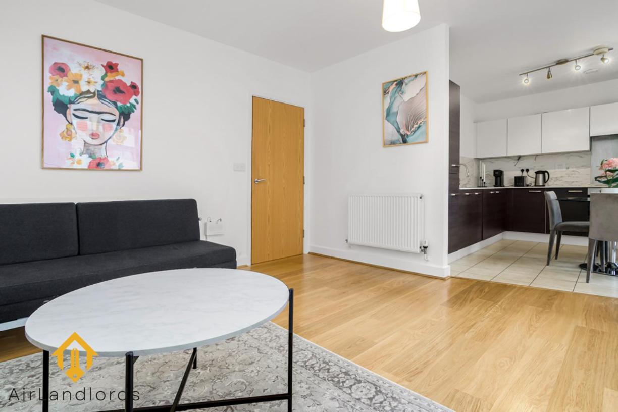 Exclusive 2 Bedroom Flat in Bromley By Bow