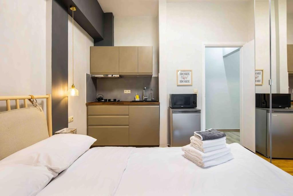 Elegant studio next to Acropolis 2