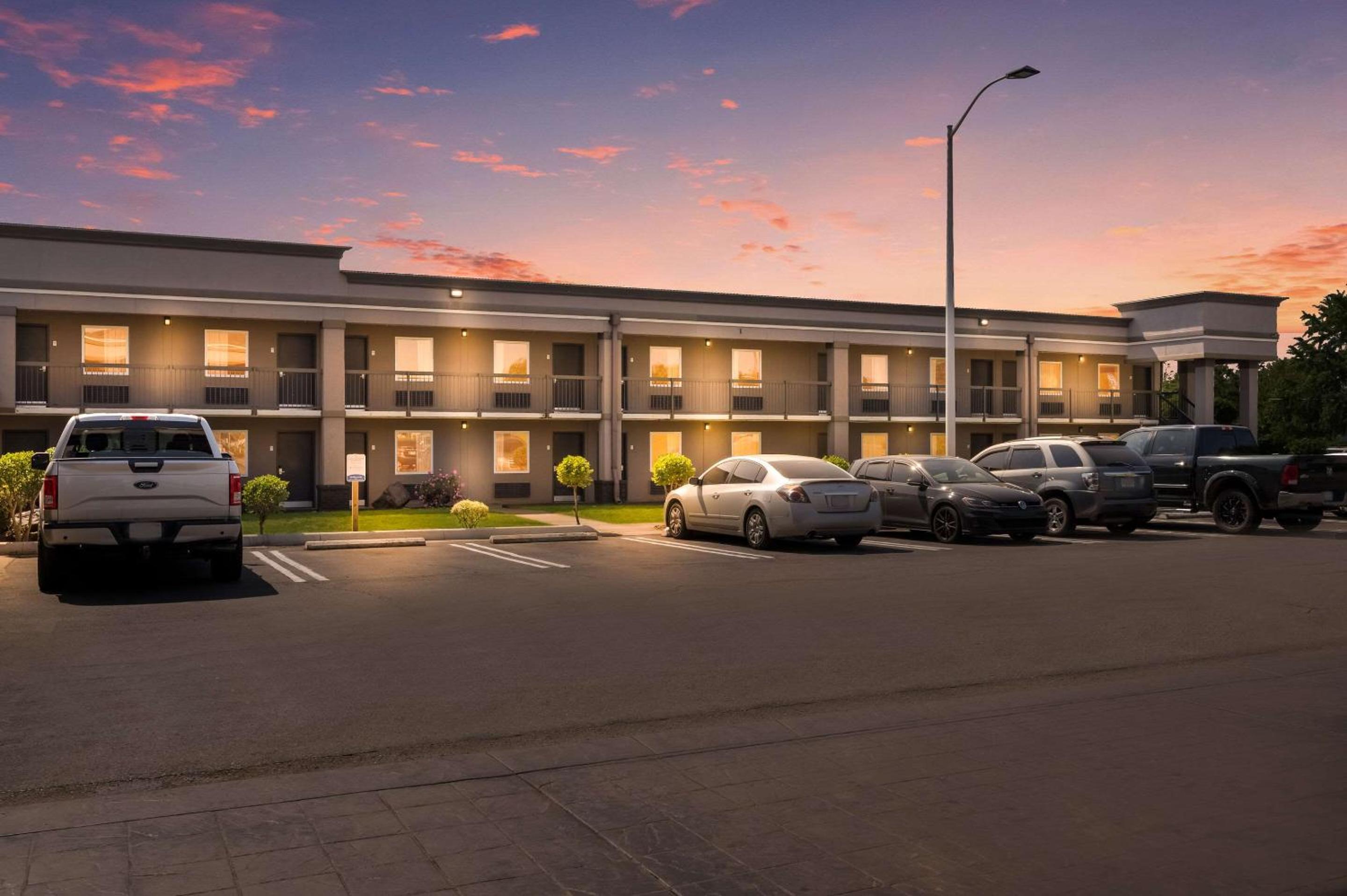 Russellville Vacations - Clarion Inn  Suites Russellville I-40 - Property Image 2